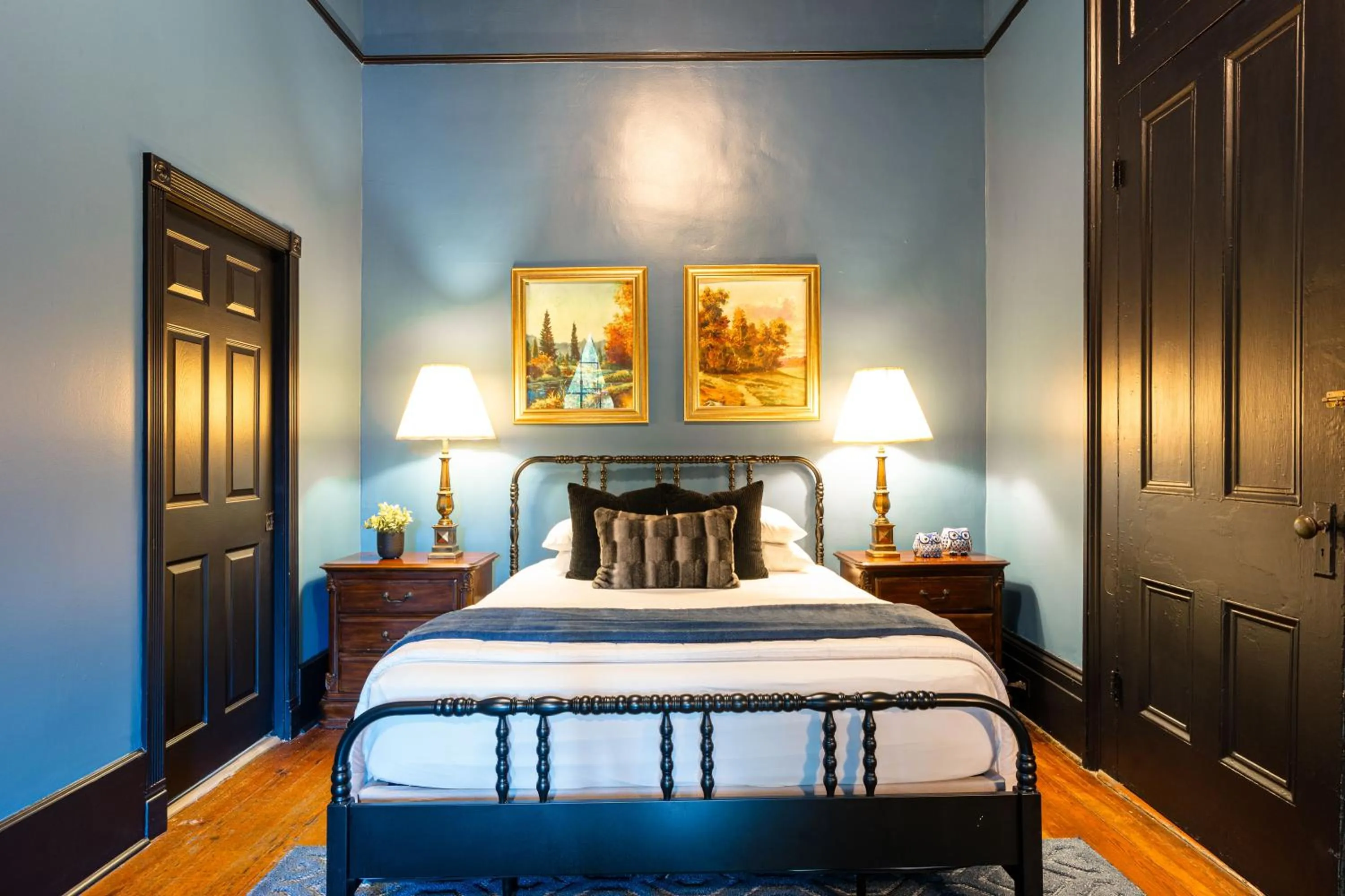 Bed in The Mansion on Royal