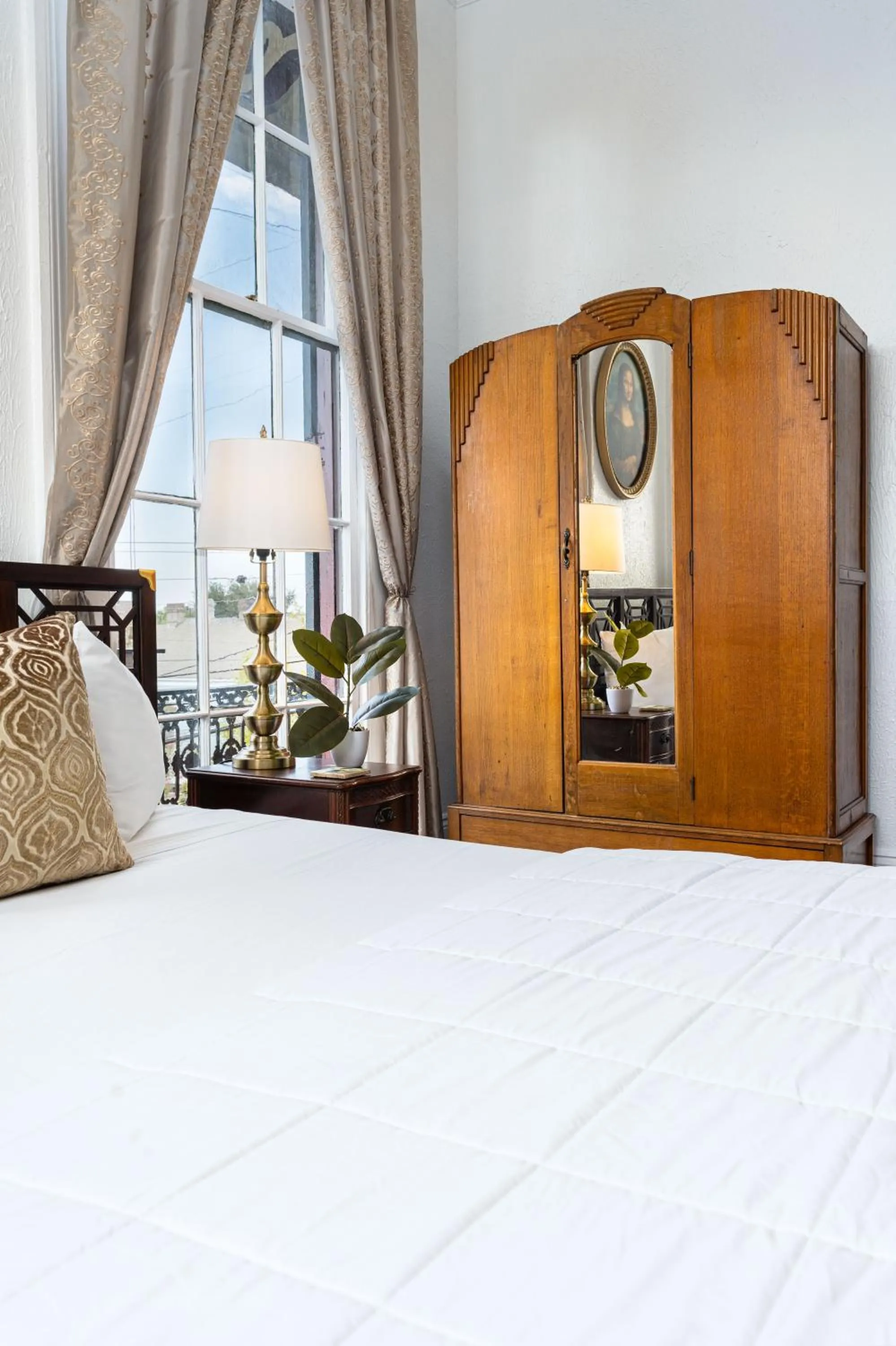 Bed in The Mansion on Royal