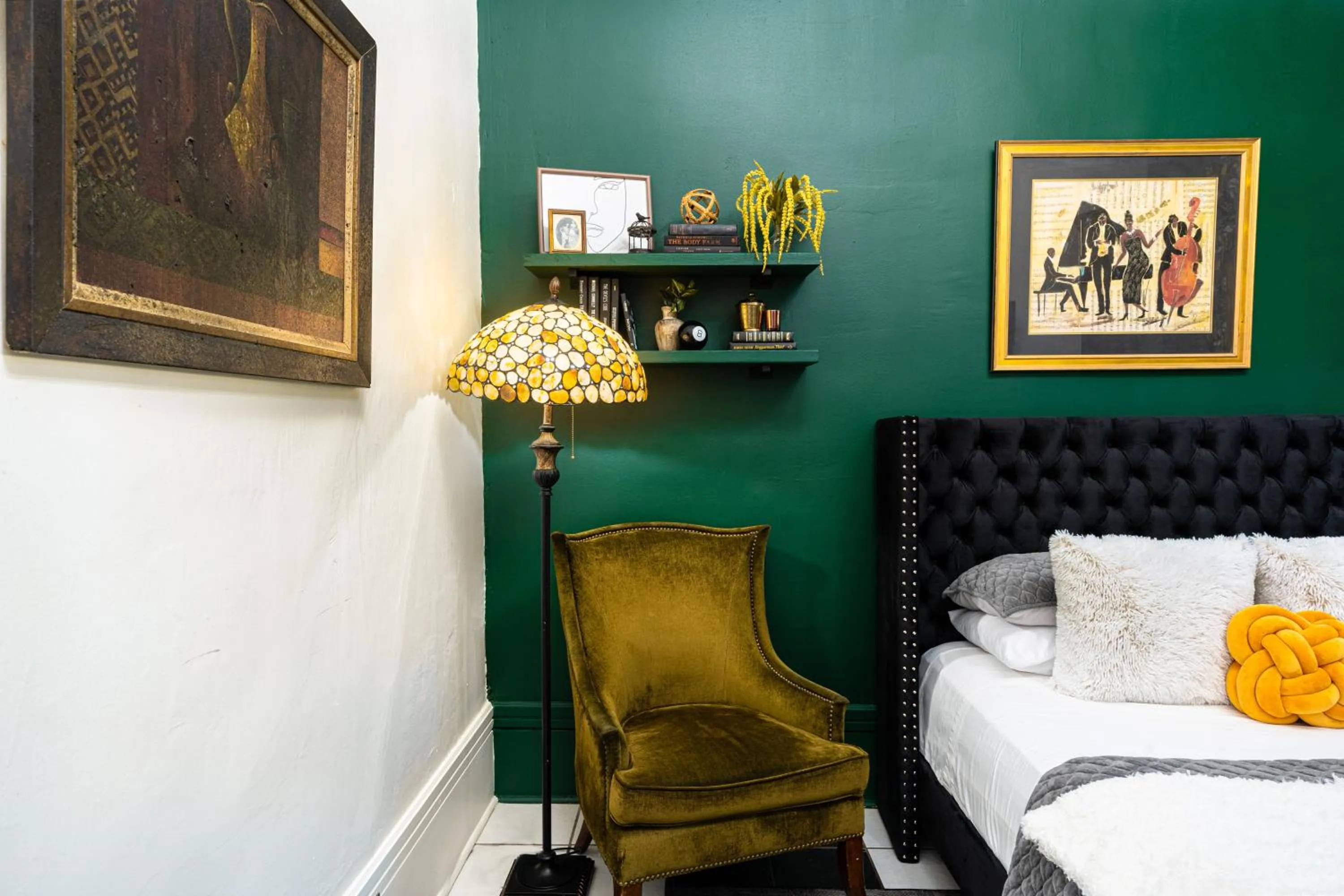 Bed in The Mansion on Royal