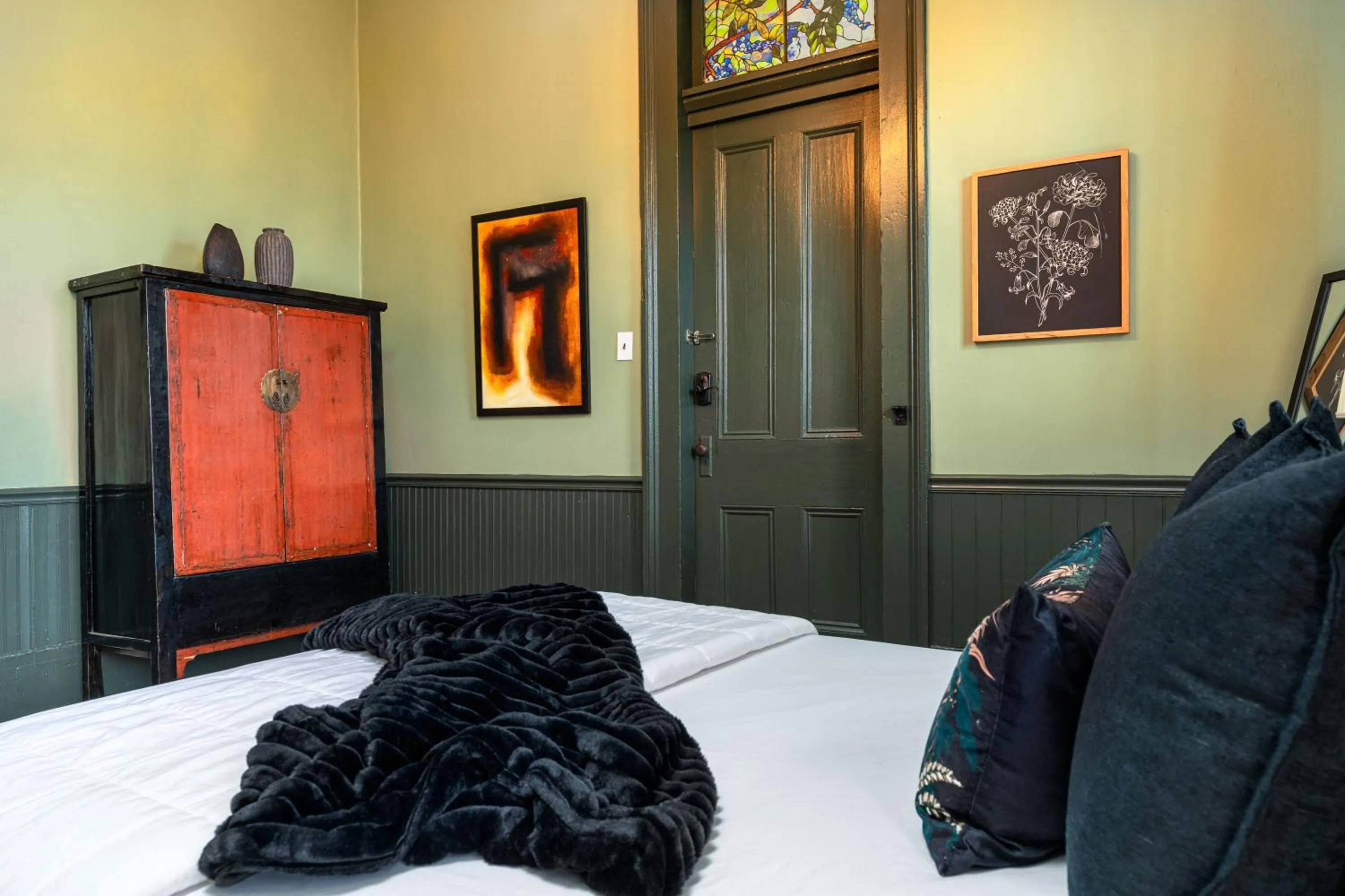 Bed in The Mansion on Royal