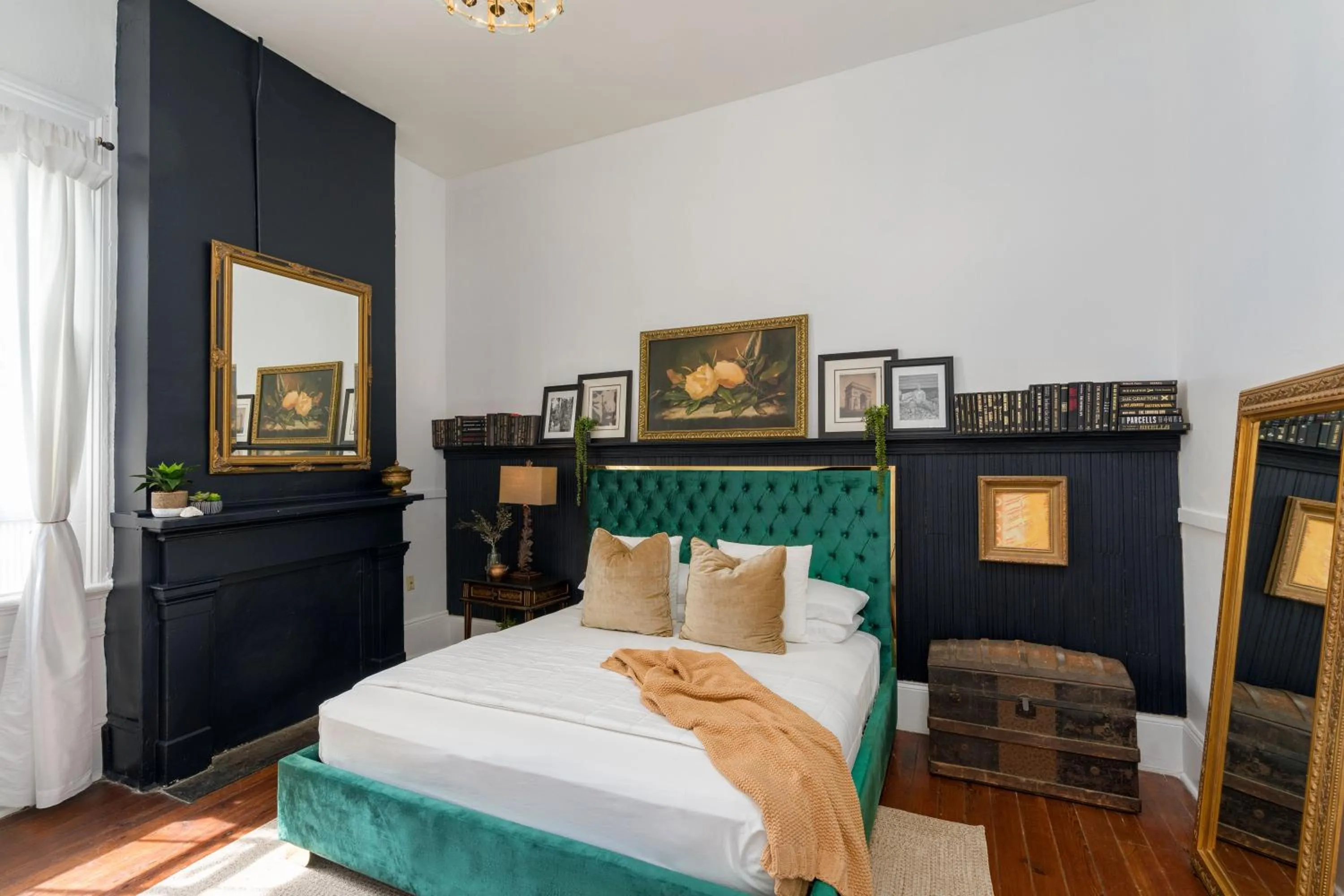 Bed in The Mansion on Royal