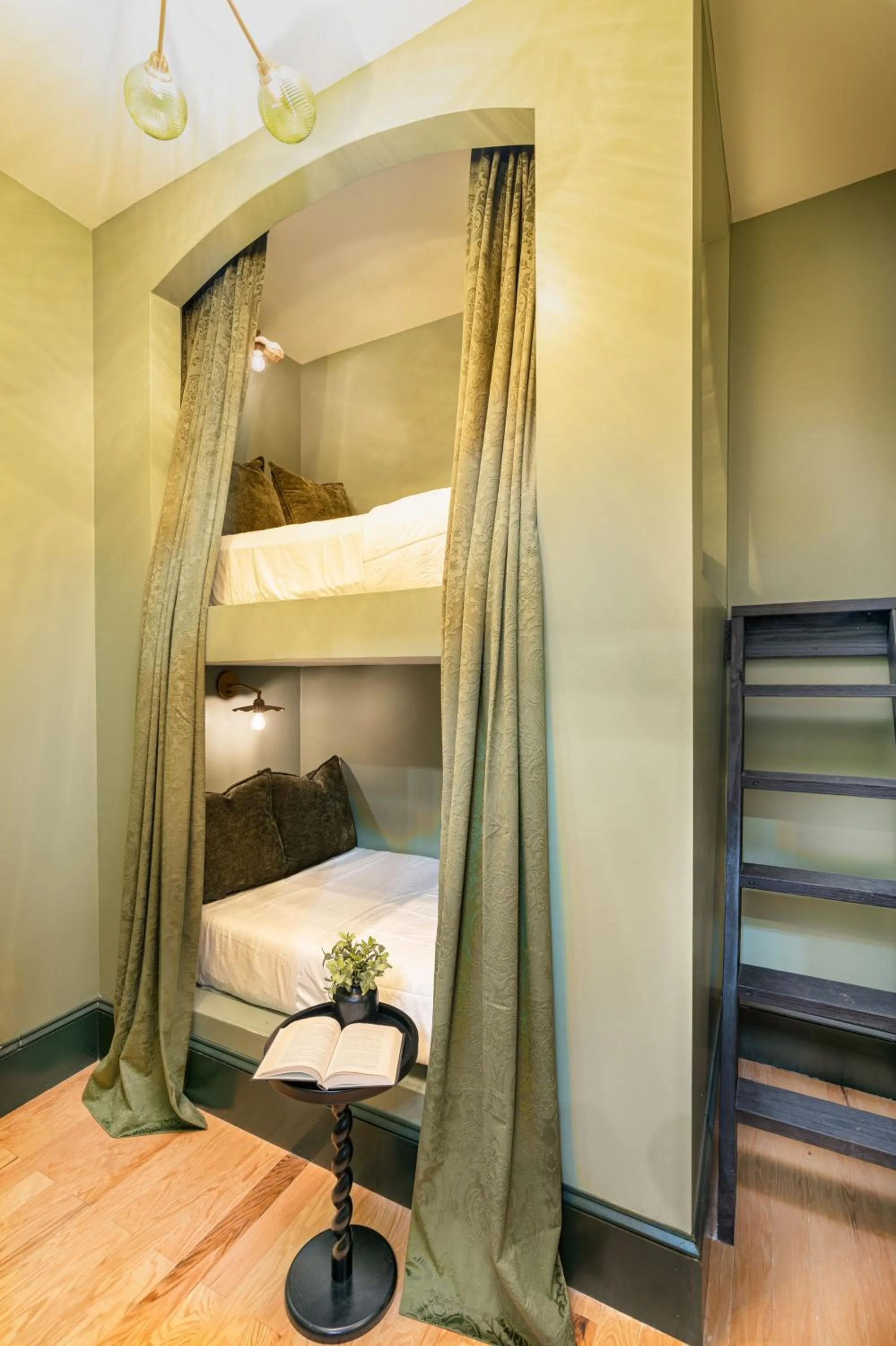 Bed in The Mansion on Royal