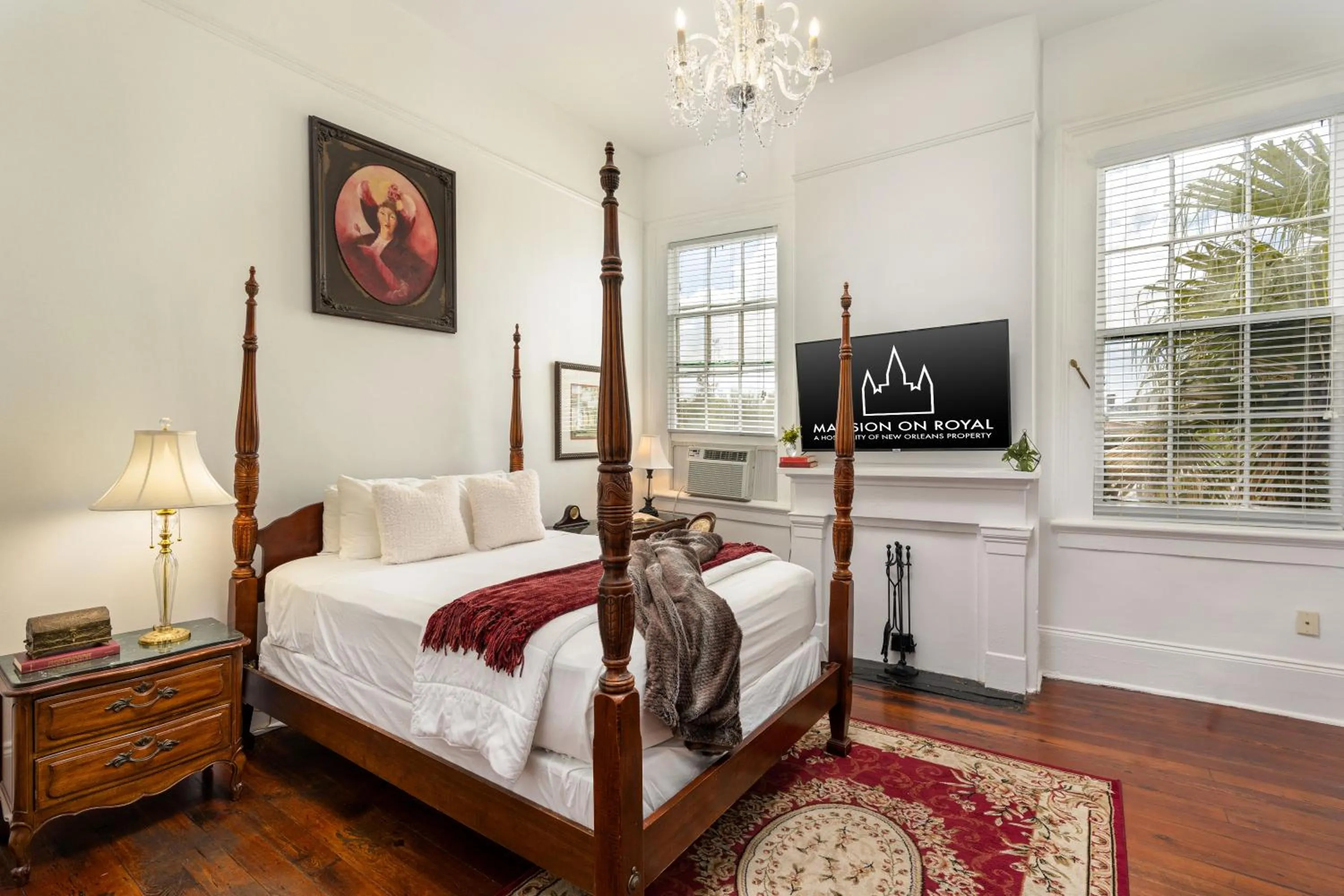 Bed in The Mansion on Royal