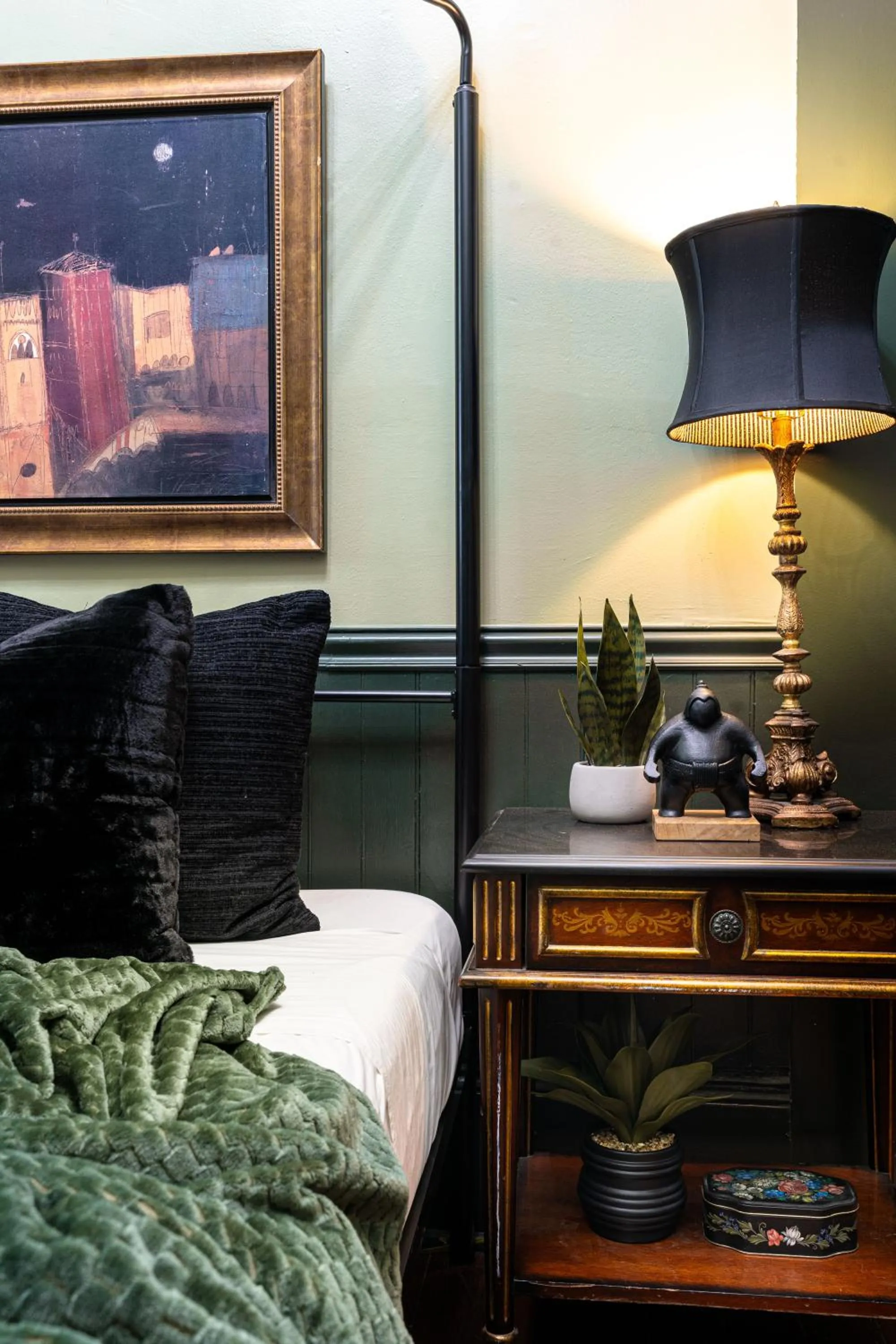 Bed in The Mansion on Royal