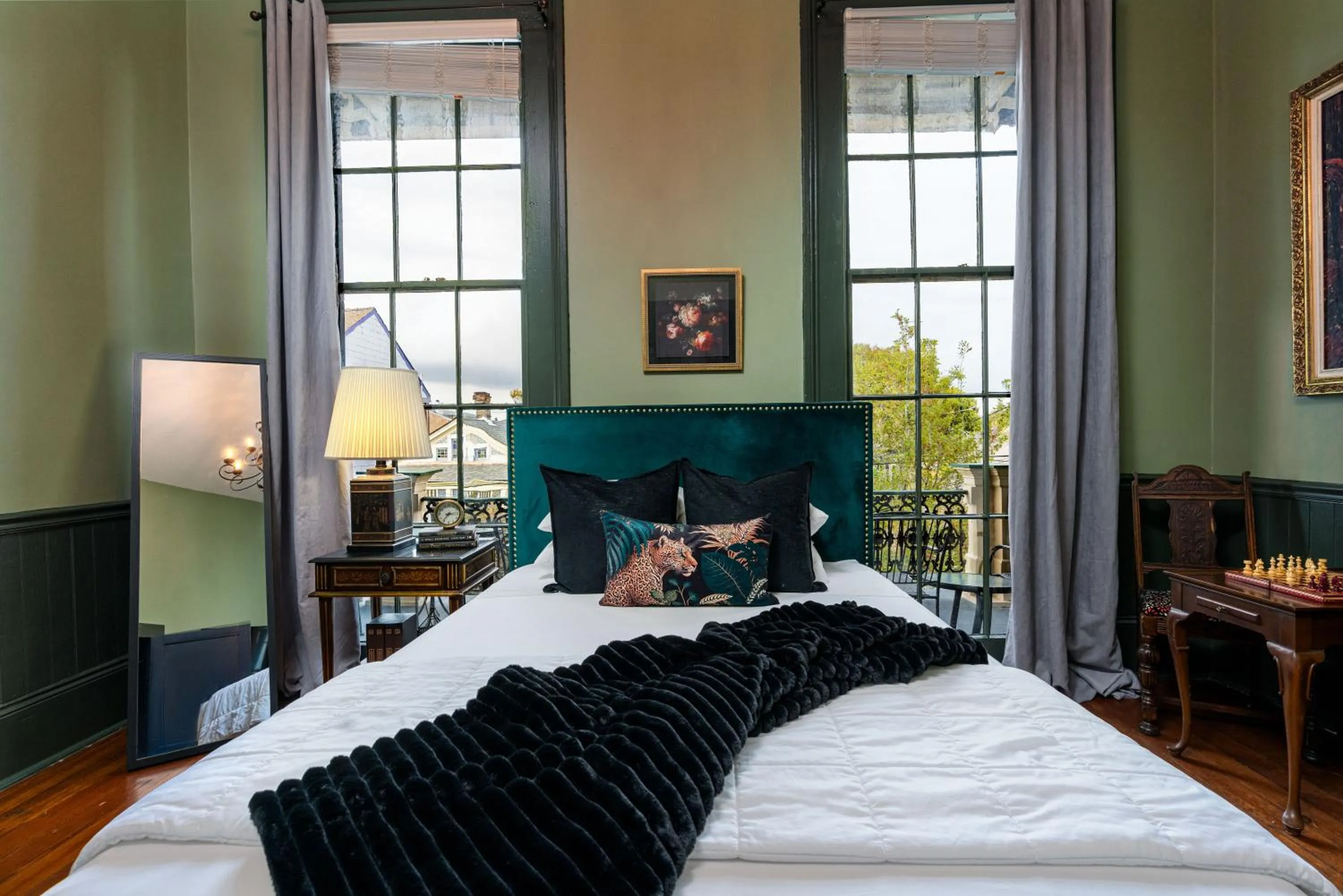 Bed in The Mansion on Royal