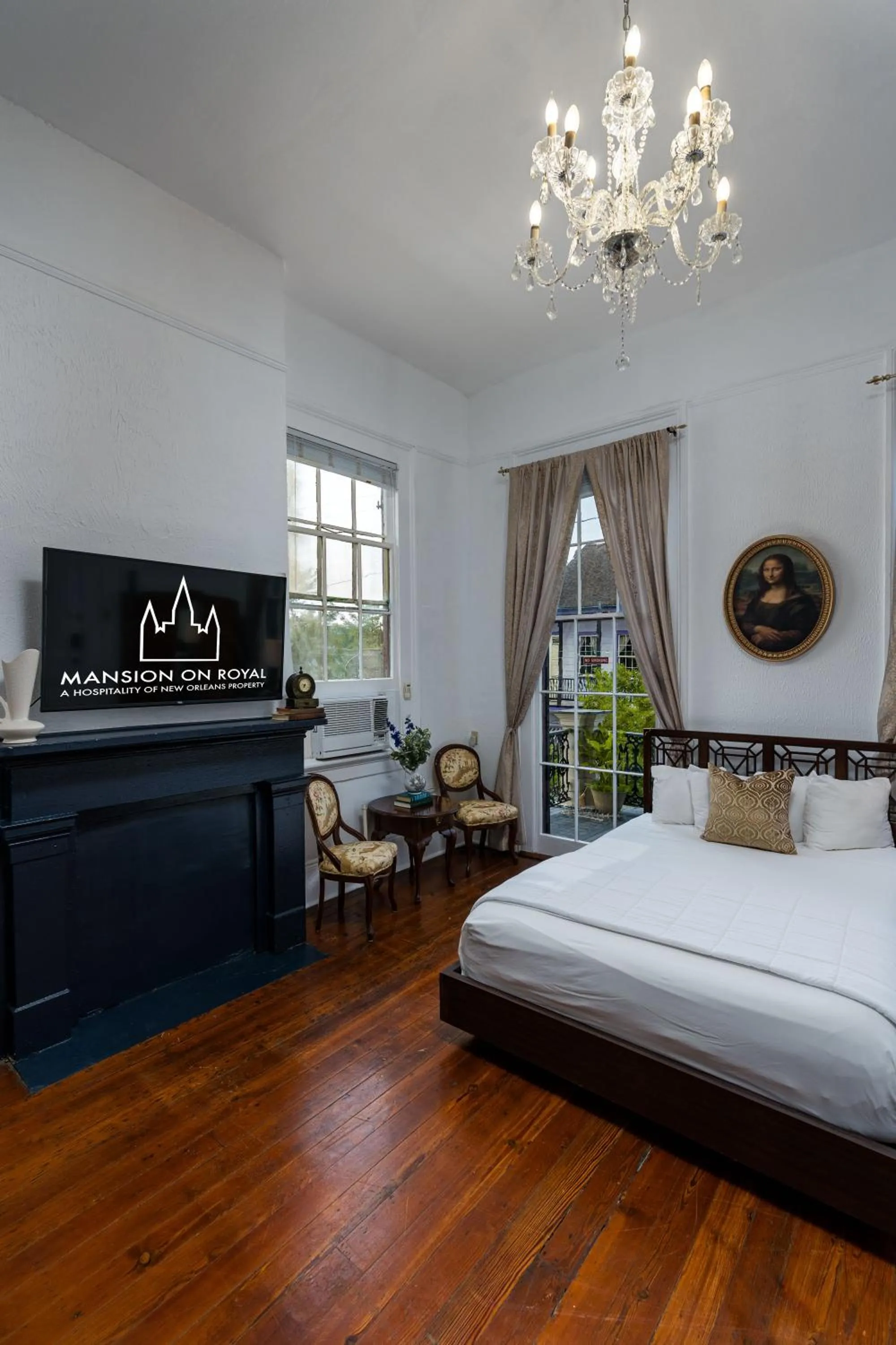 Bed in The Mansion on Royal