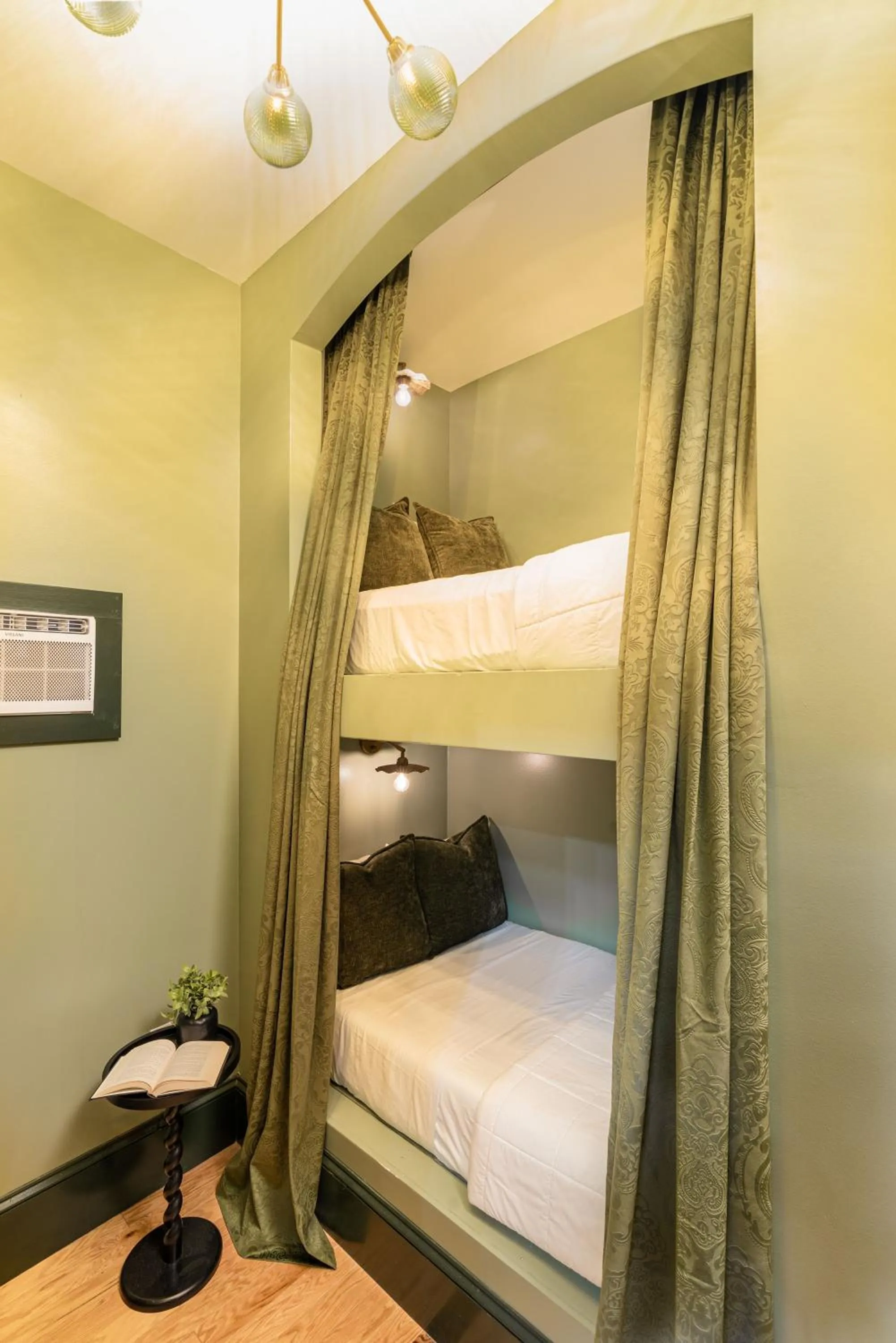 Bed in The Mansion on Royal