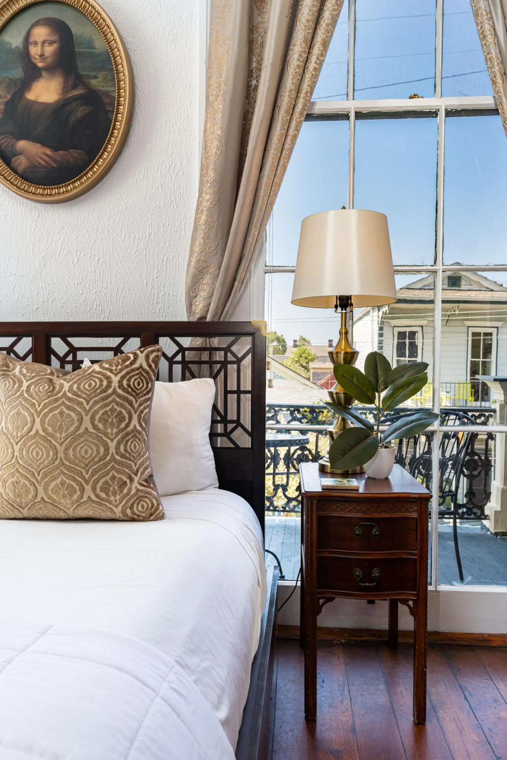 Bed in The Mansion on Royal