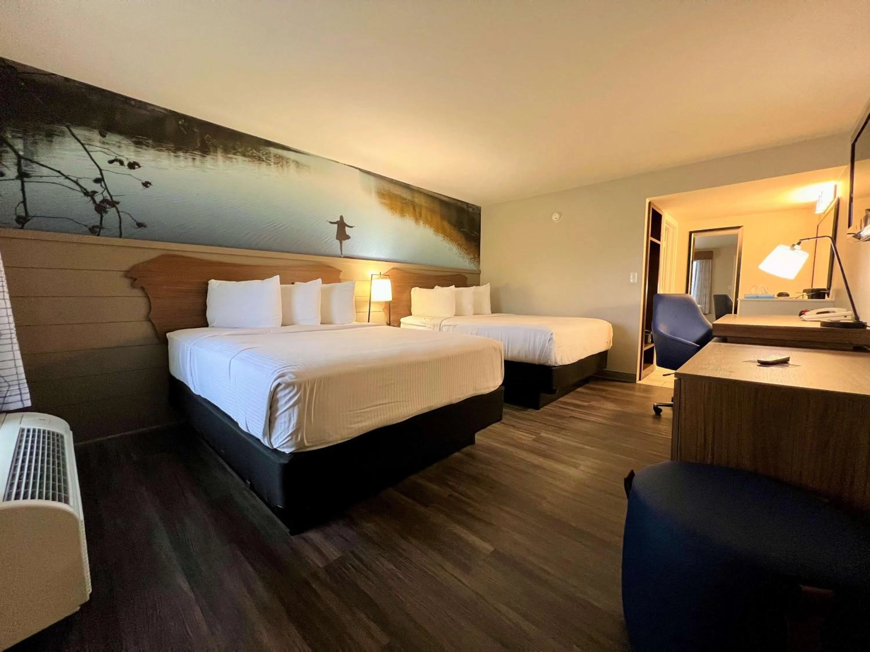 Bedroom, Bed in The Inn At Tree City, BW Signature Collection