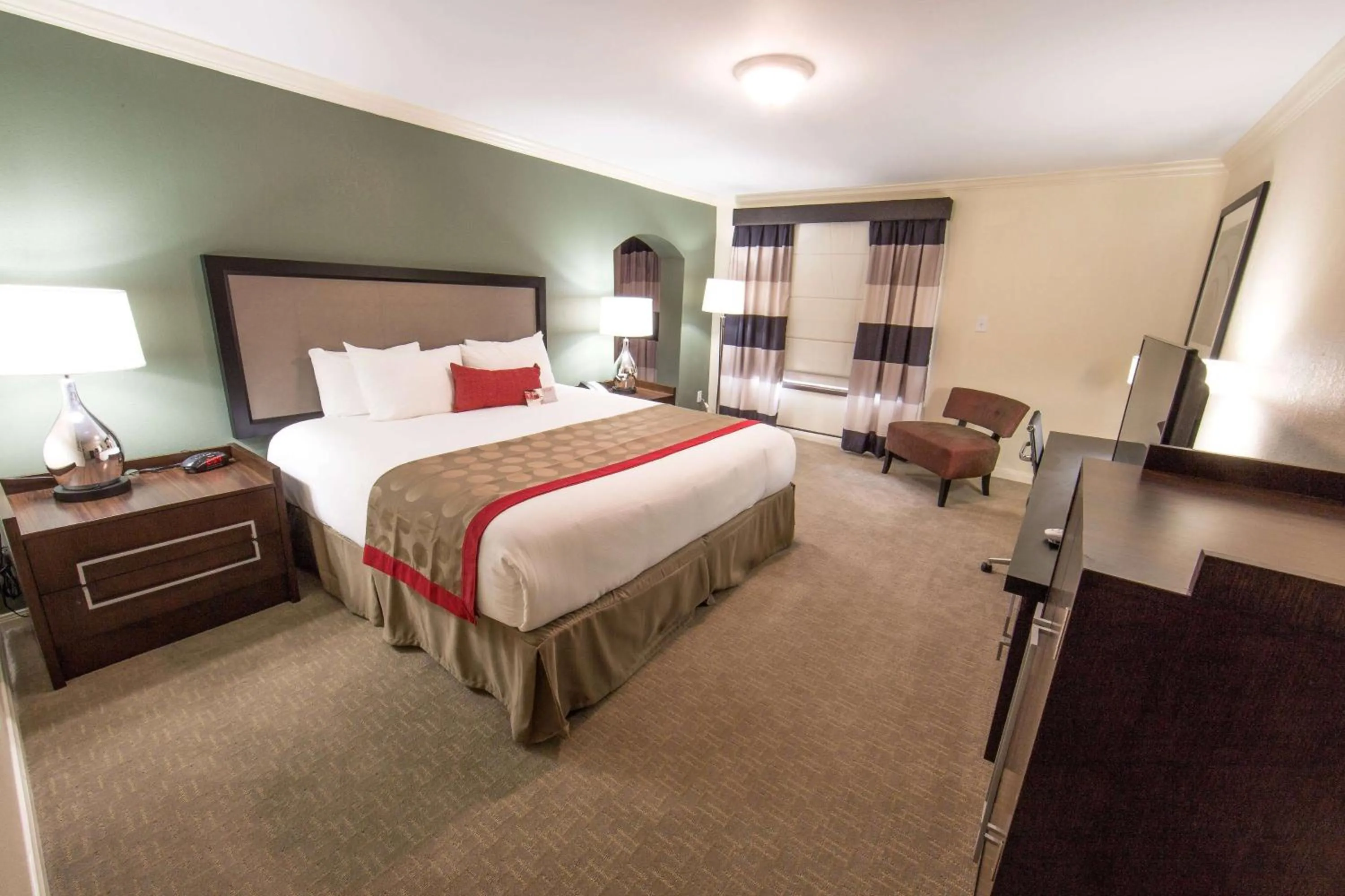 Photo of the whole room, Bed in Ramada by Wyndham Houston Intercontinental Airport East