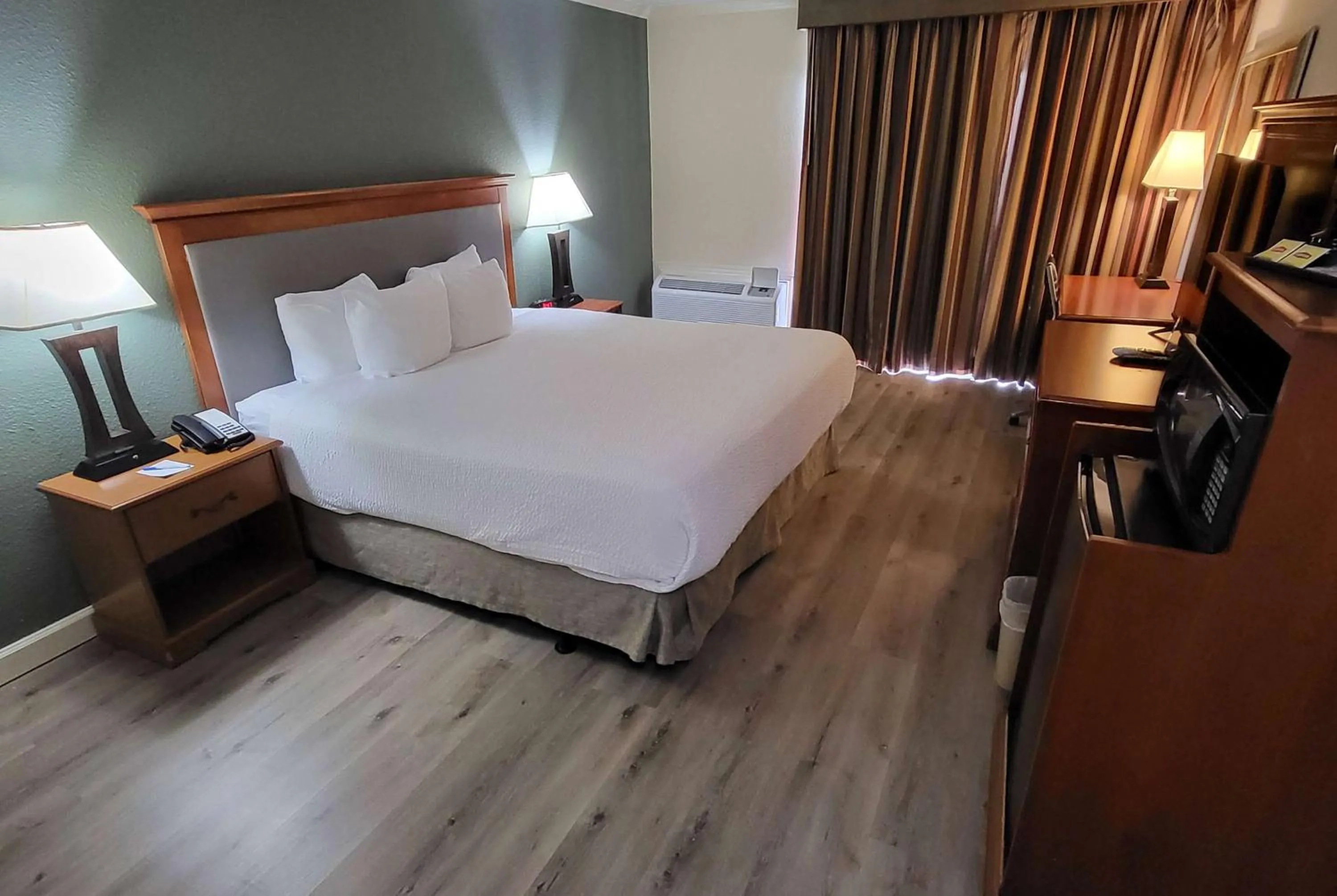 Photo of the whole room, Bed in Ramada by Wyndham Houston Intercontinental Airport East