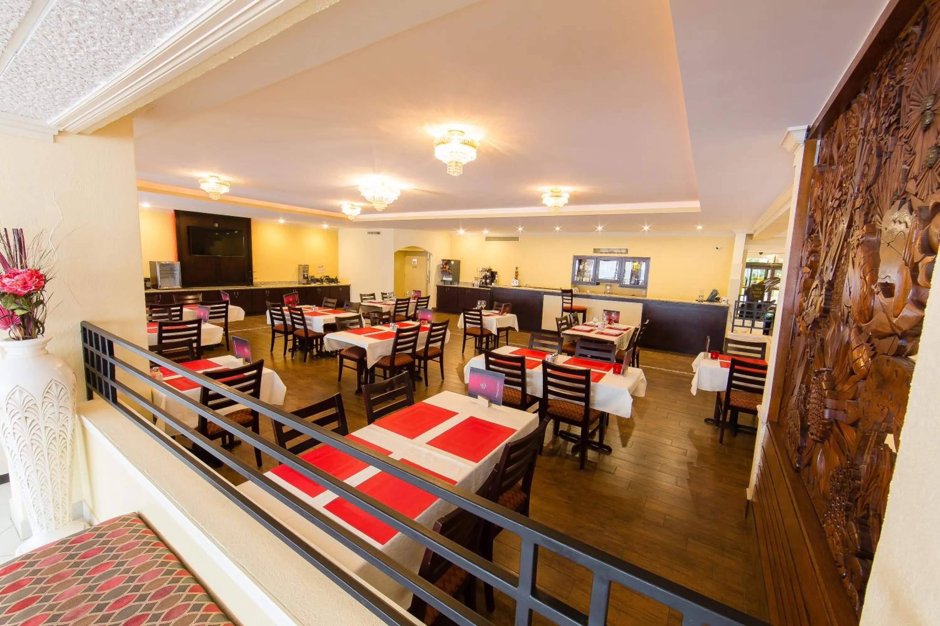 Restaurant/places to eat in Ramada by Wyndham Houston Intercontinental Airport East