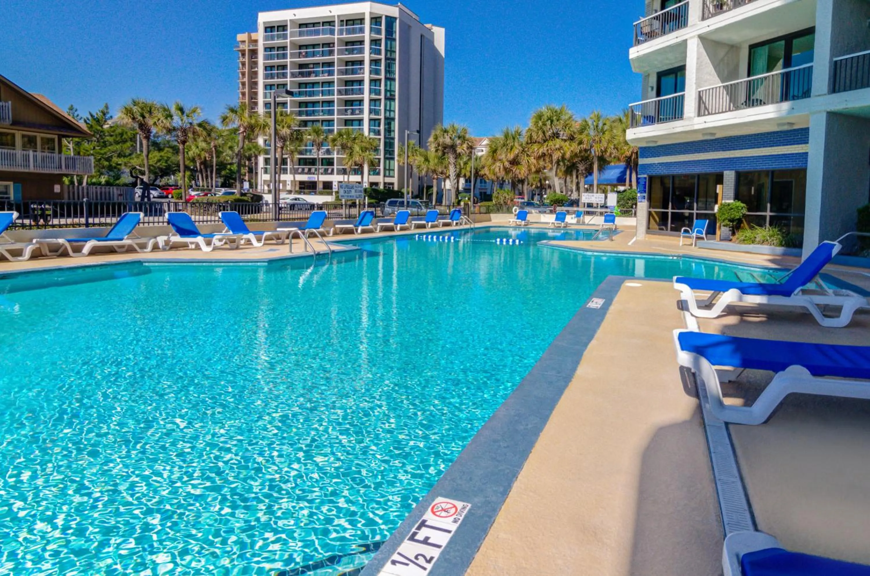 Swimming pool in Carolina Winds