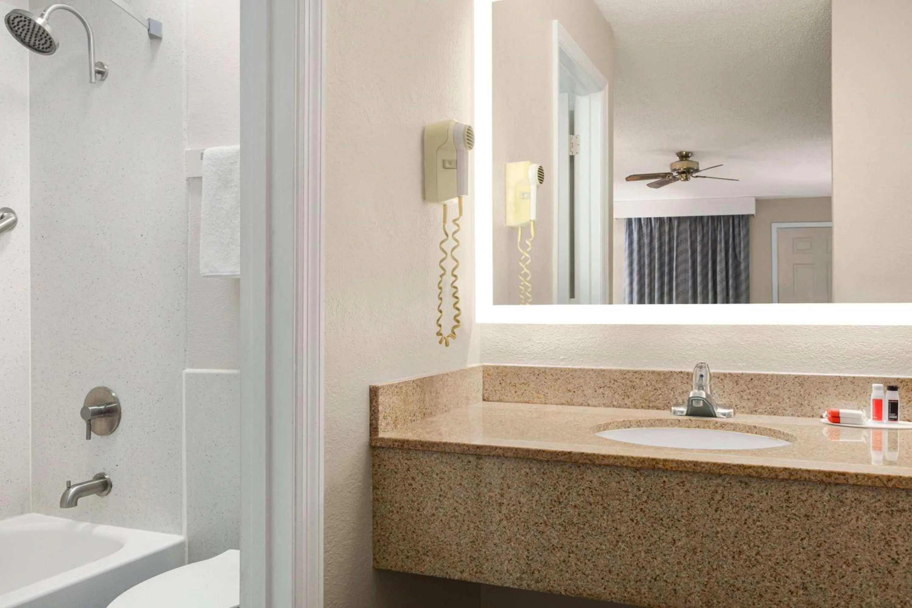 Bathroom in Days Inn by Wyndham Demopolis