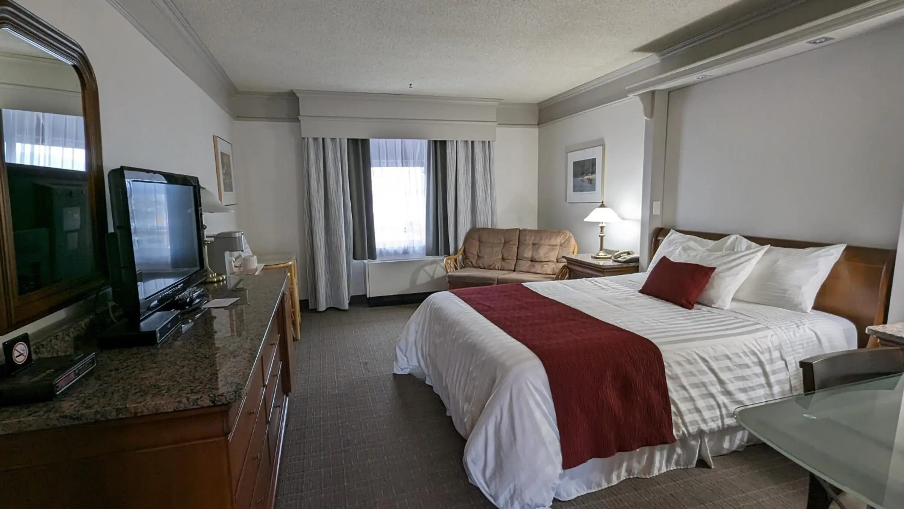 Queen Room in Auberge des 21 Queen Room in Auberge des 21