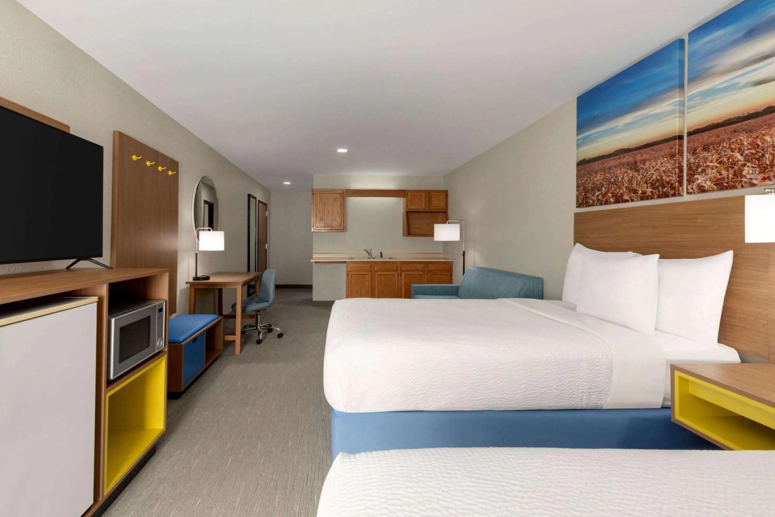 Photo of the whole room, Bed in Days Inn by Wyndham Hillsboro