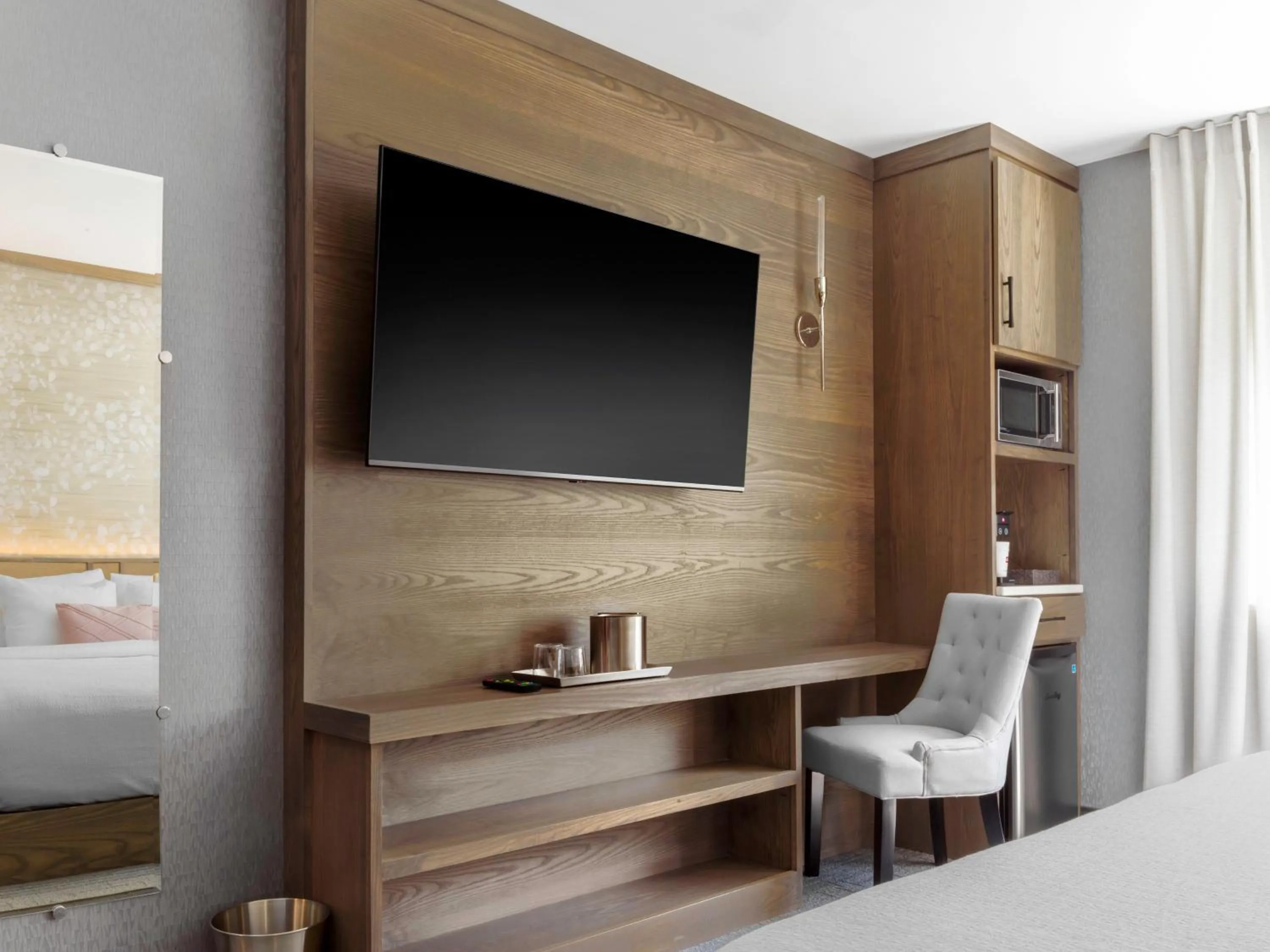 Bedroom, Bed in voco Niagara Falls - The Cadence by IHG