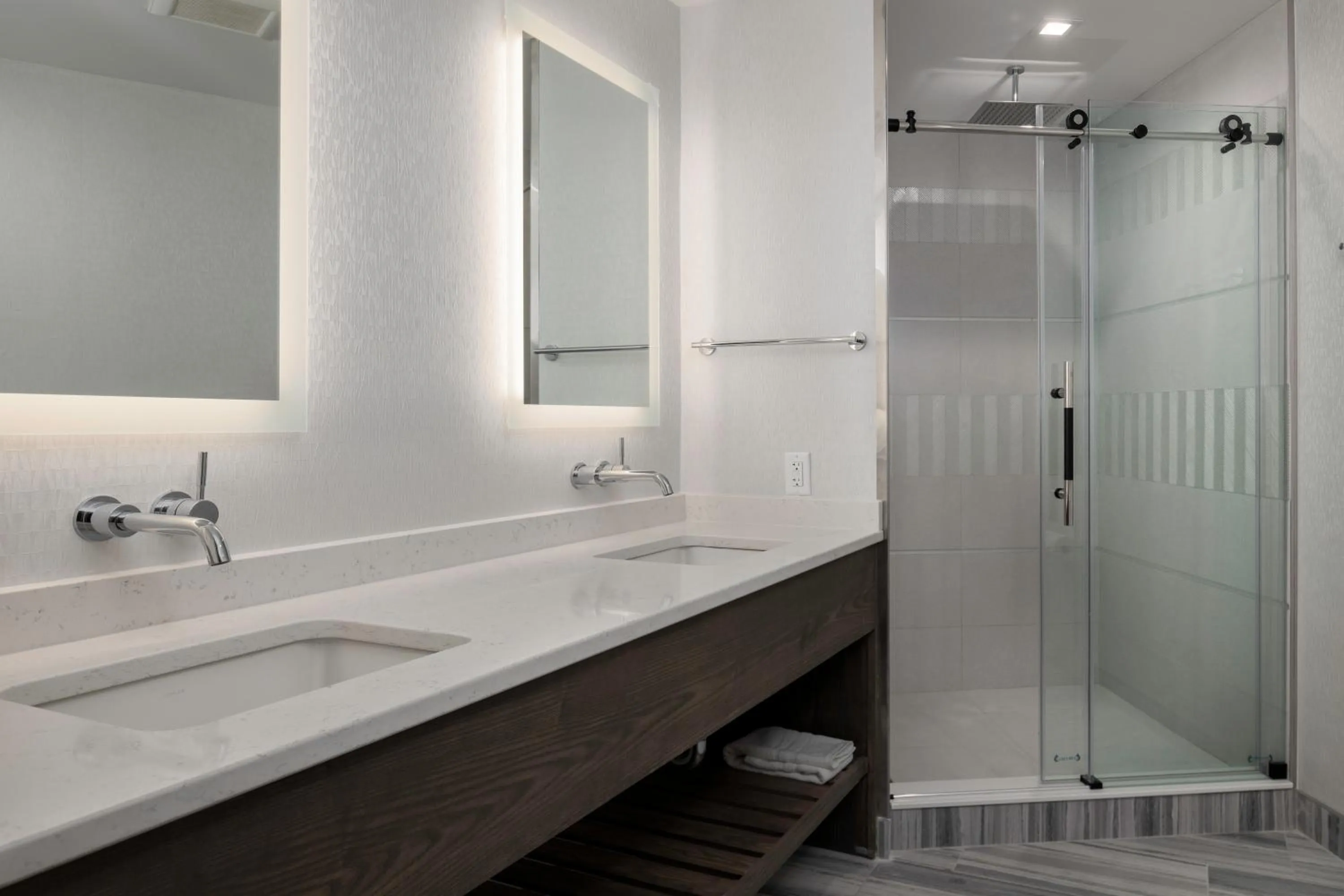 Shower in voco Niagara Falls - The Cadence by IHG