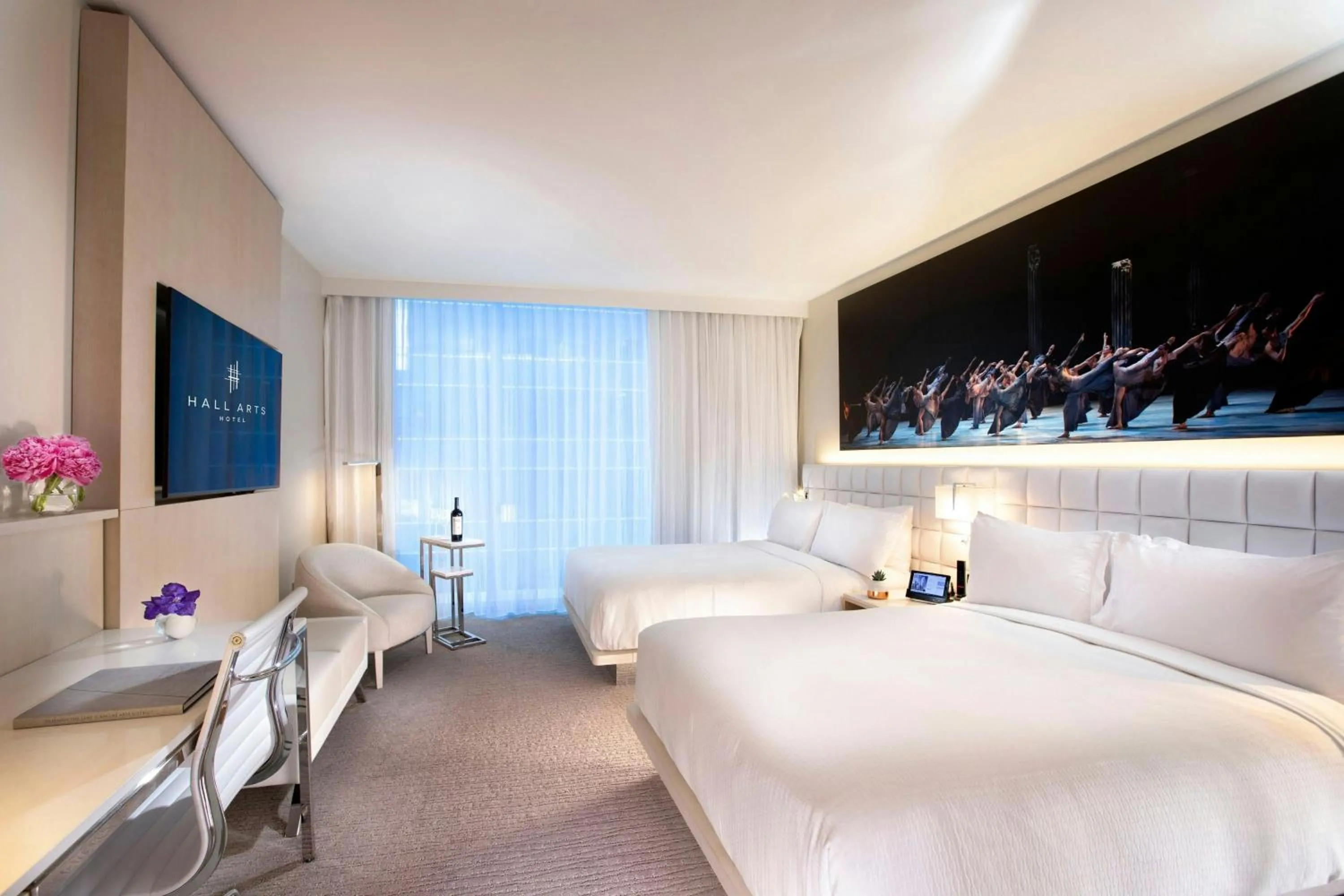 Bedroom, Bed in HALL Arts Hotel, Dallas, Autograph Collection