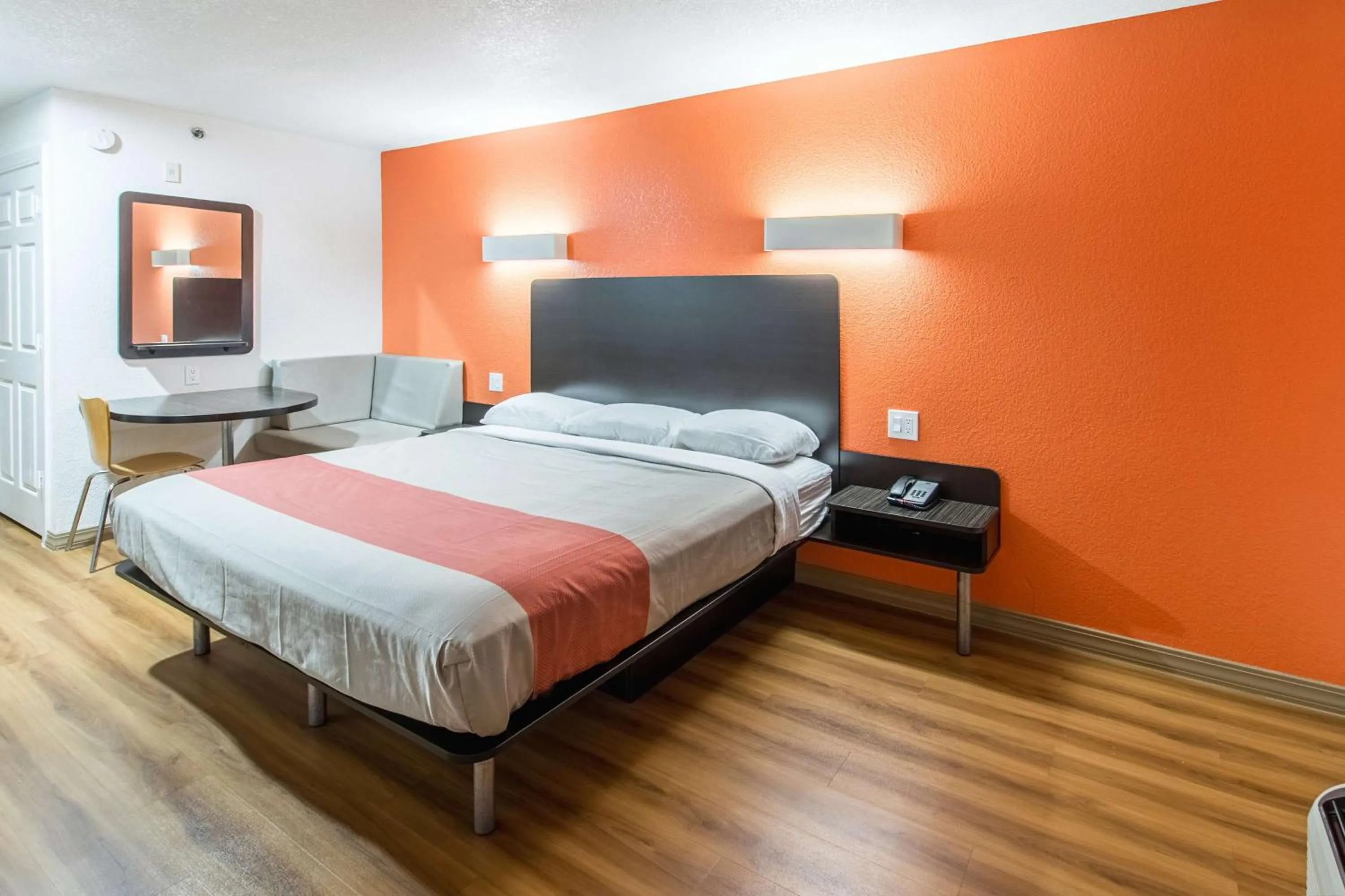 Photo of the whole room, Bed in Motel 6-Hutchins, TX