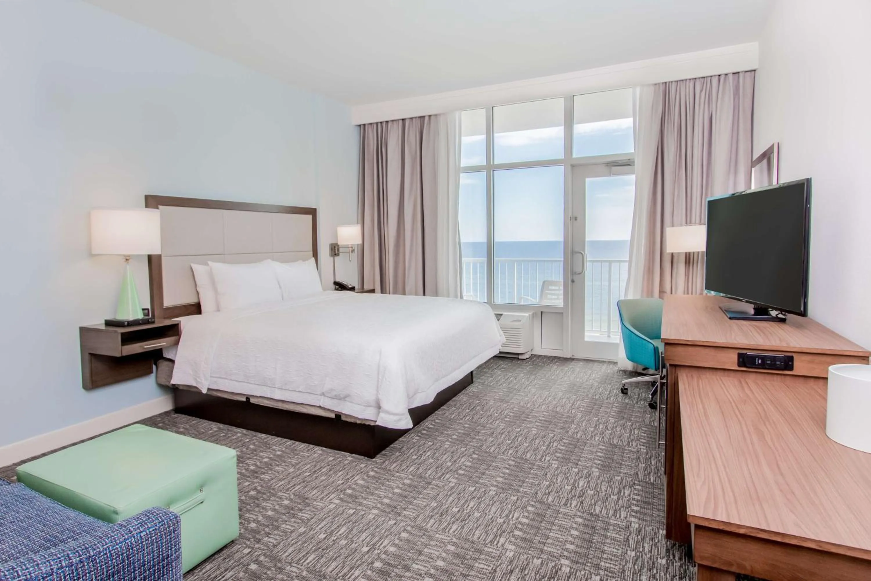 Bed in Hampton Inn & Suites Panama City Beach-Beachfront