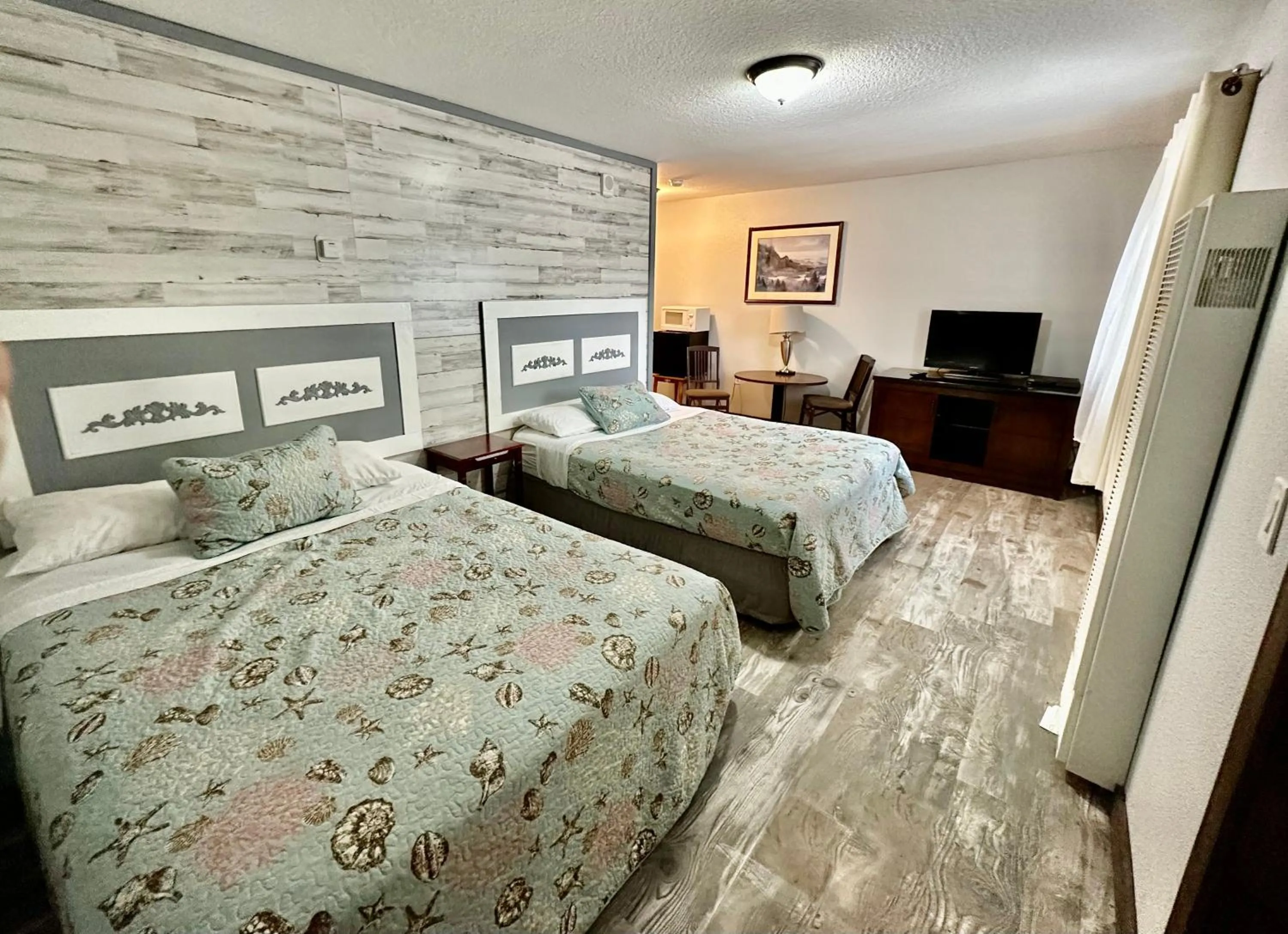 Bed in Alaska Angler's Inn