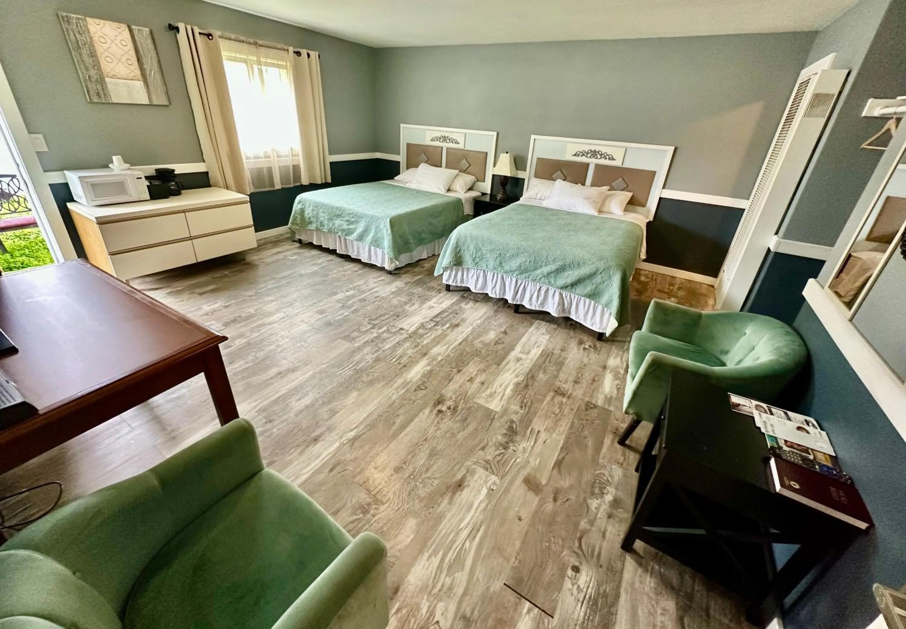 Bed in Alaska Angler's Inn