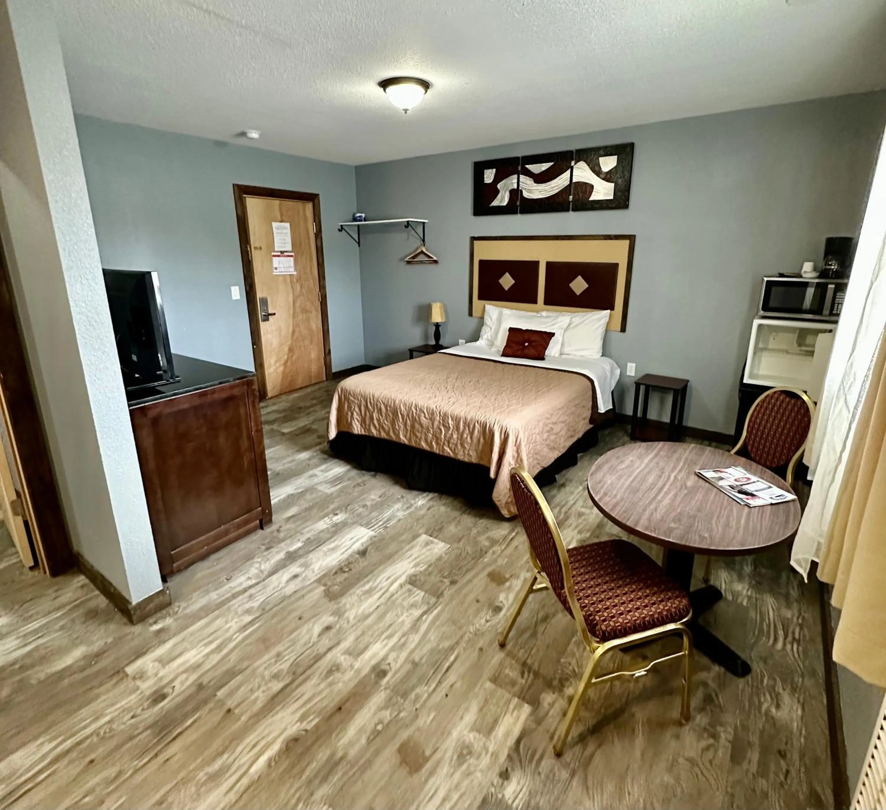 Bed in Alaska Angler's Inn