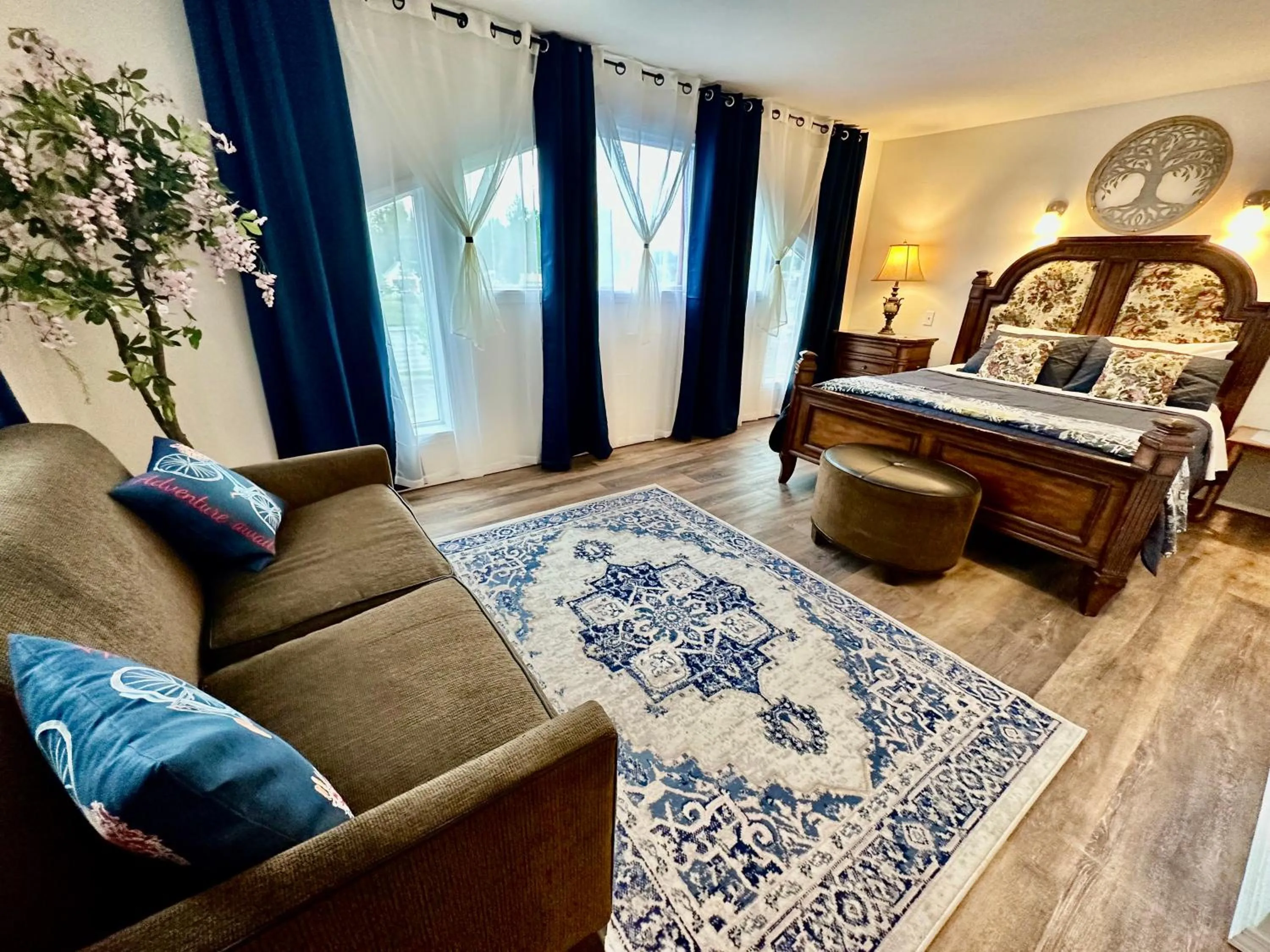 Bed in Alaska Angler's Inn