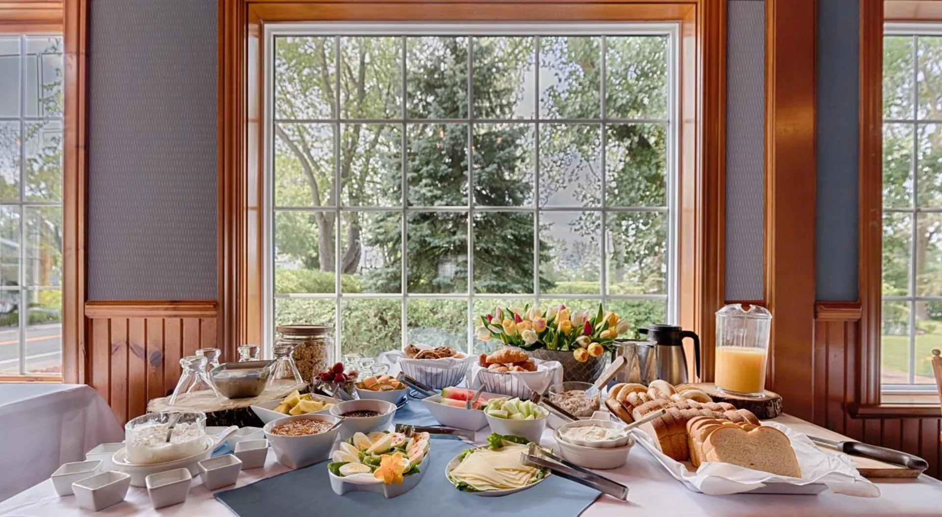 Breakfast in Auberge Handfield et Spa