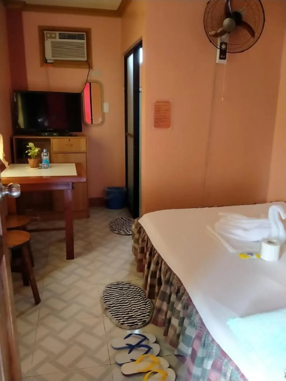 Photo of the whole room, Bed in D'MESA Seacretlodge and Restaurant