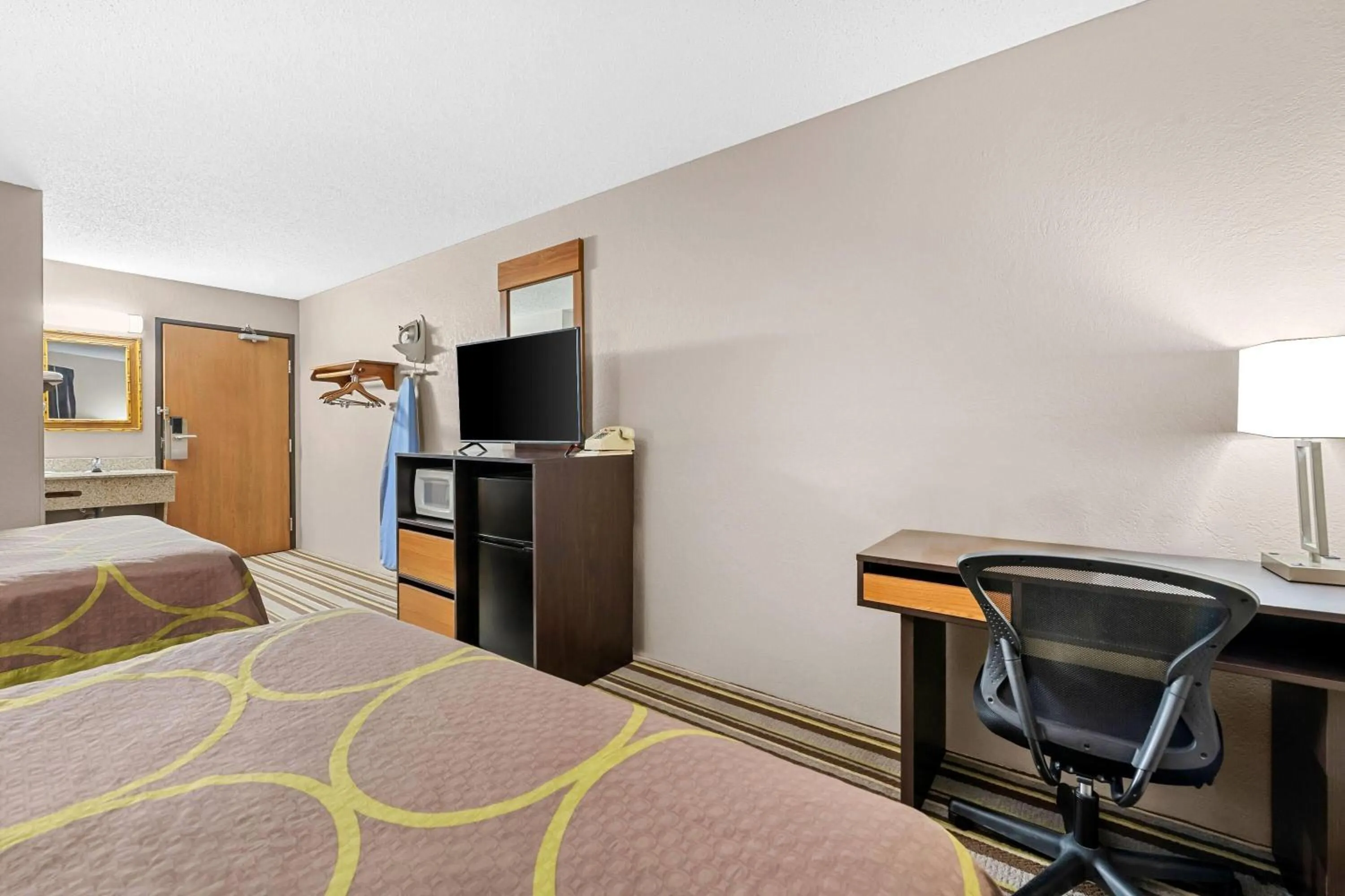 Bed in Super 8 by Wyndham Blue Earth