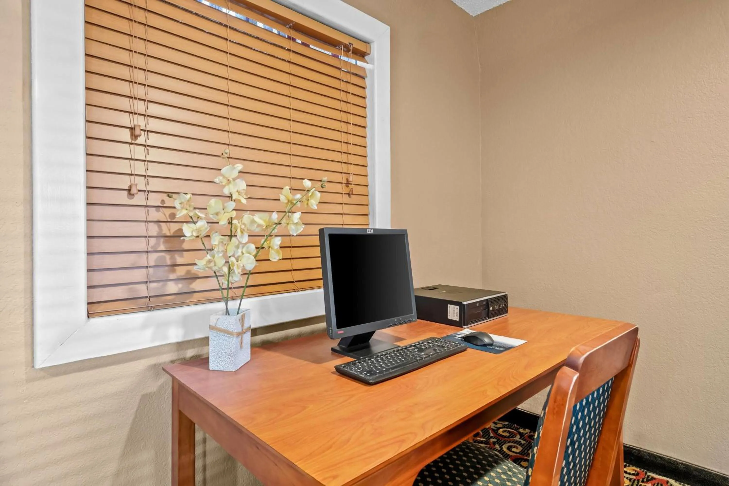 Business facilities in Super 8 by Wyndham Blue Earth