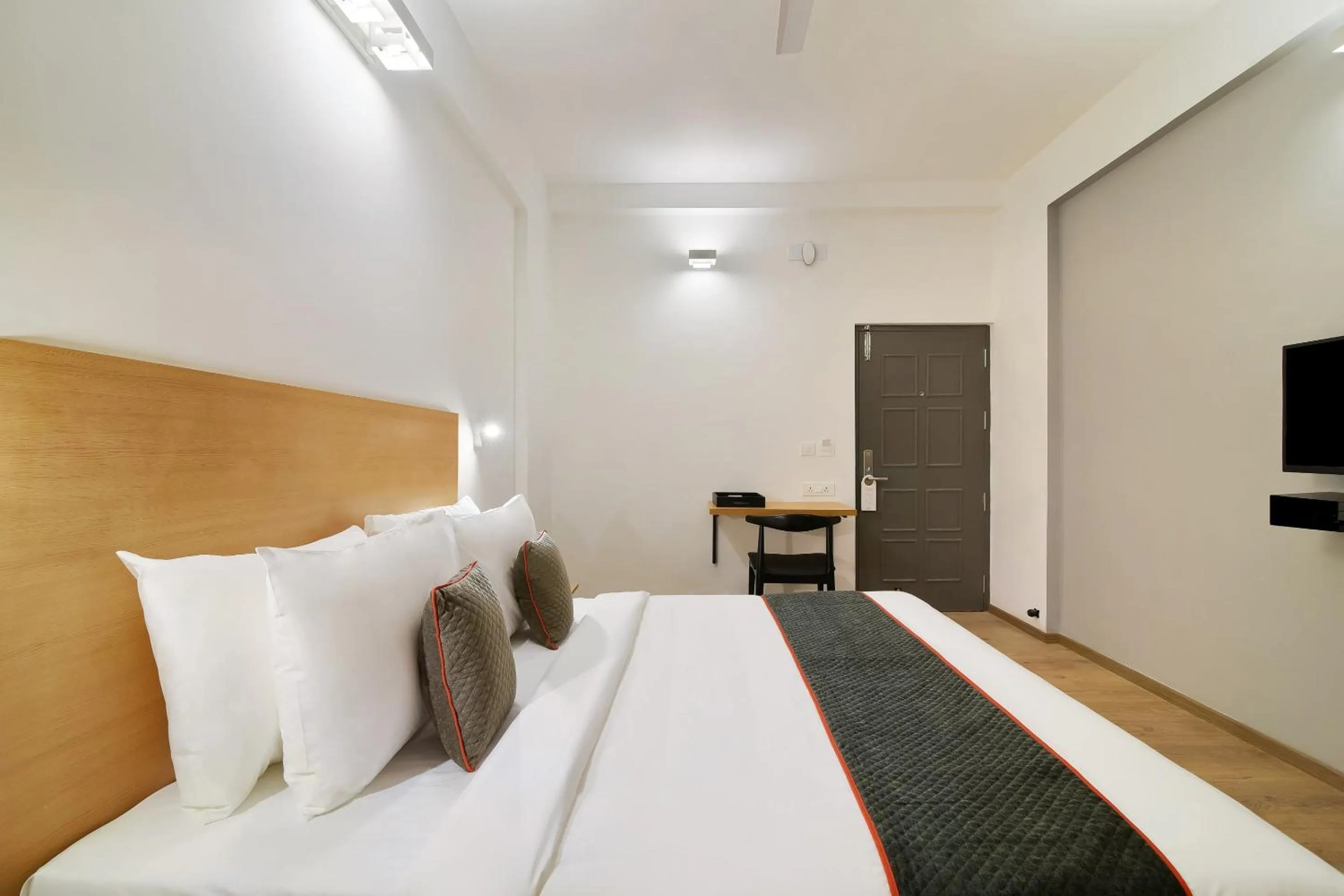Bedroom, Bed in Super Townhouse Srm Kuppakonam Pudur