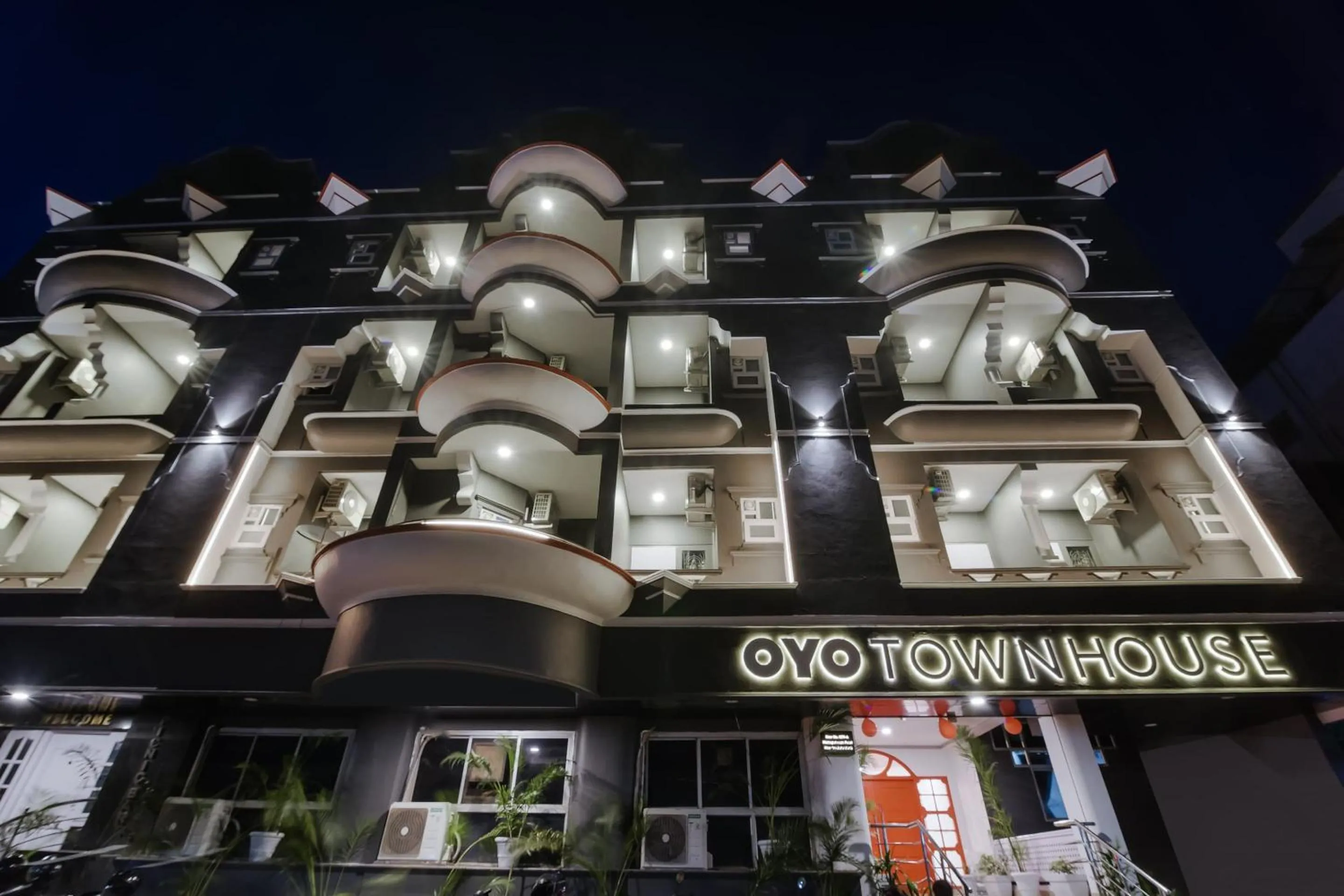 Facade/entrance in Super Townhouse Srm Kuppakonam Pudur