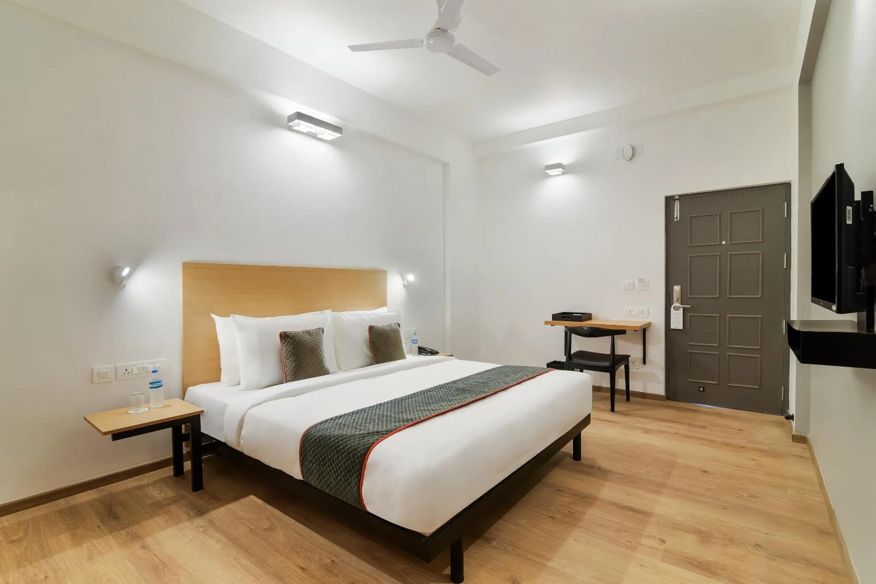 Bedroom, Bed in Super Townhouse Srm Kuppakonam Pudur