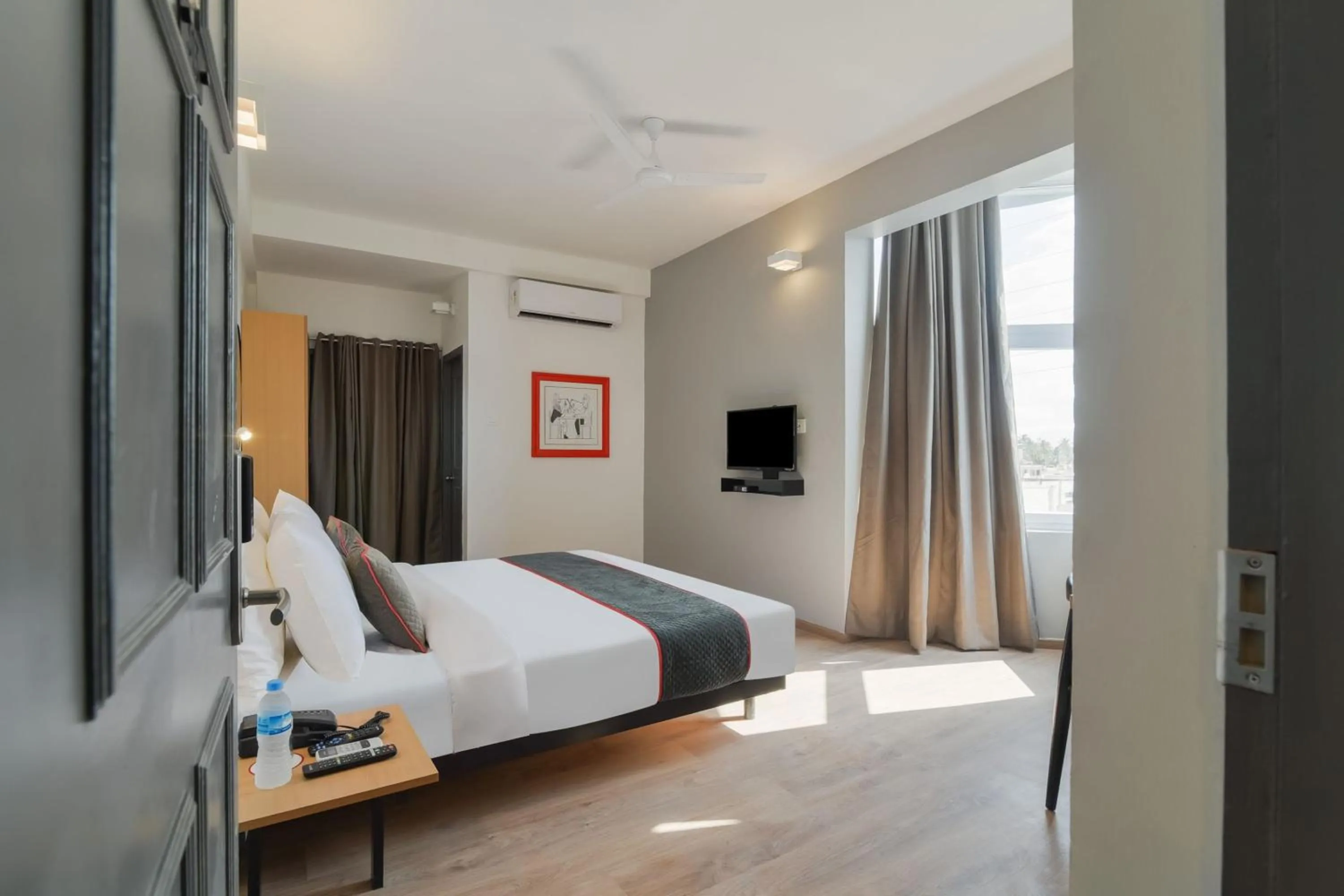 Bedroom, Bed in Super Townhouse Srm Kuppakonam Pudur