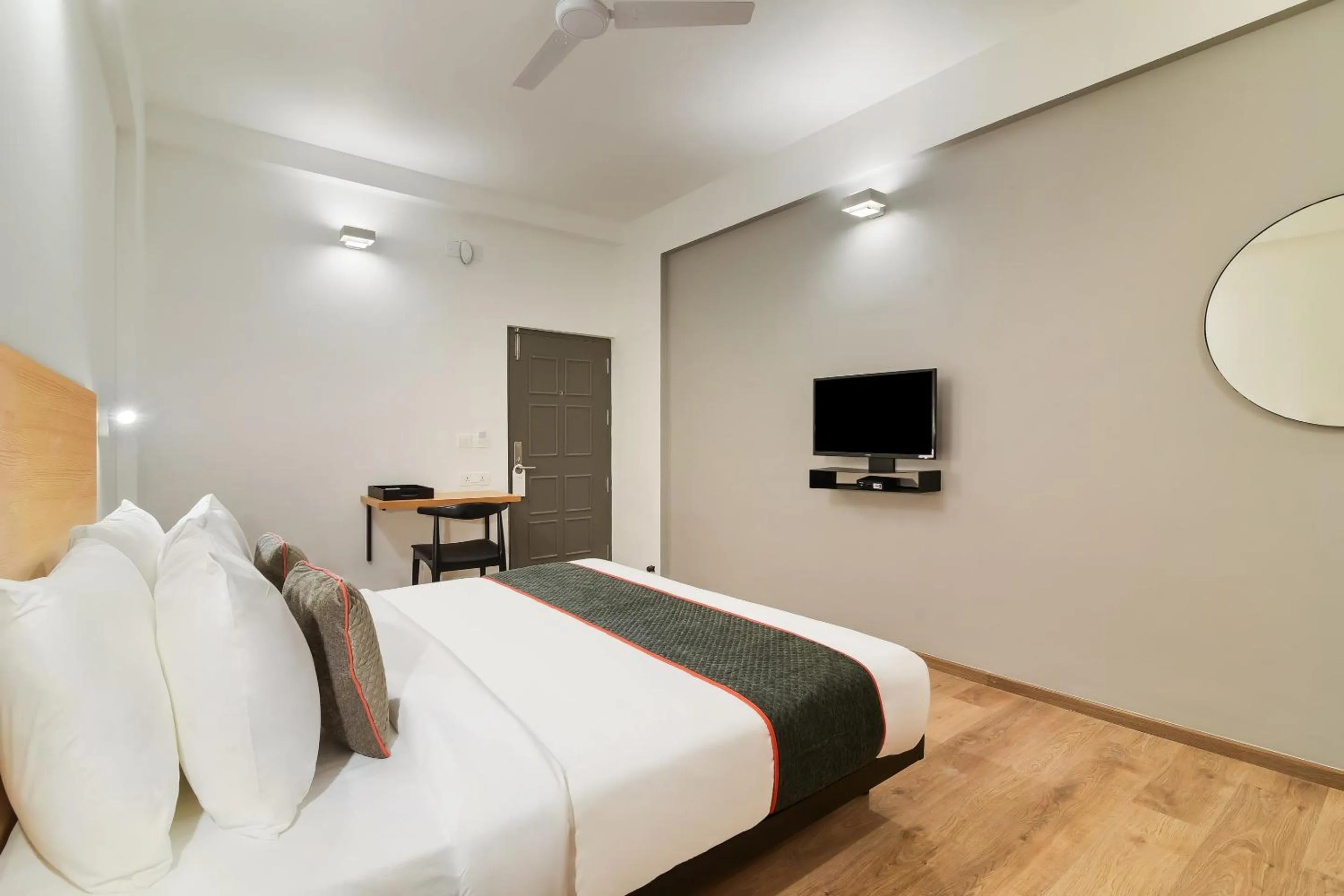 Bedroom, Bed in Super Townhouse Srm Kuppakonam Pudur