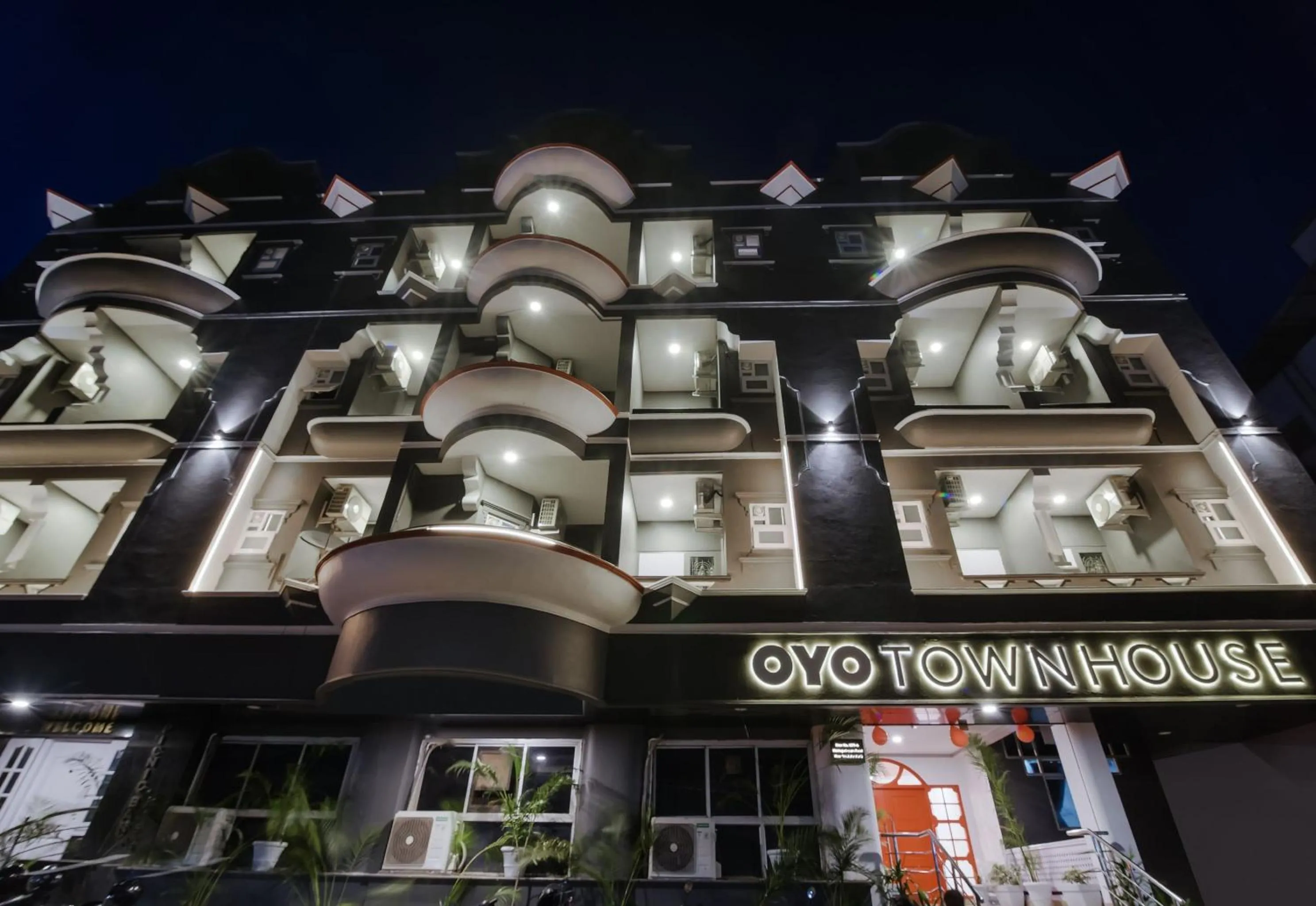 Facade/entrance in Super Townhouse Srm Kuppakonam Pudur