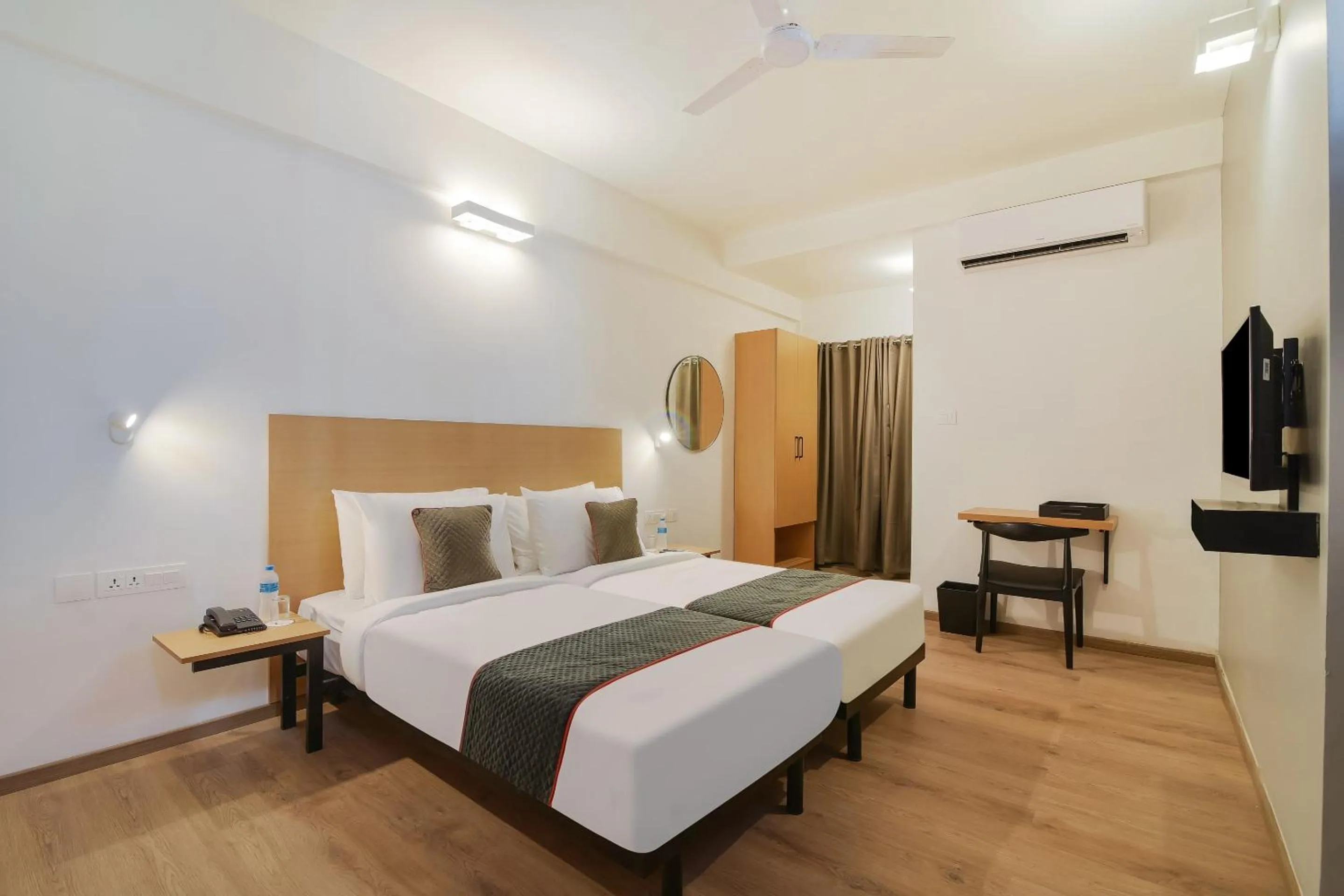 Bedroom, Bed in Super Townhouse Srm Kuppakonam Pudur