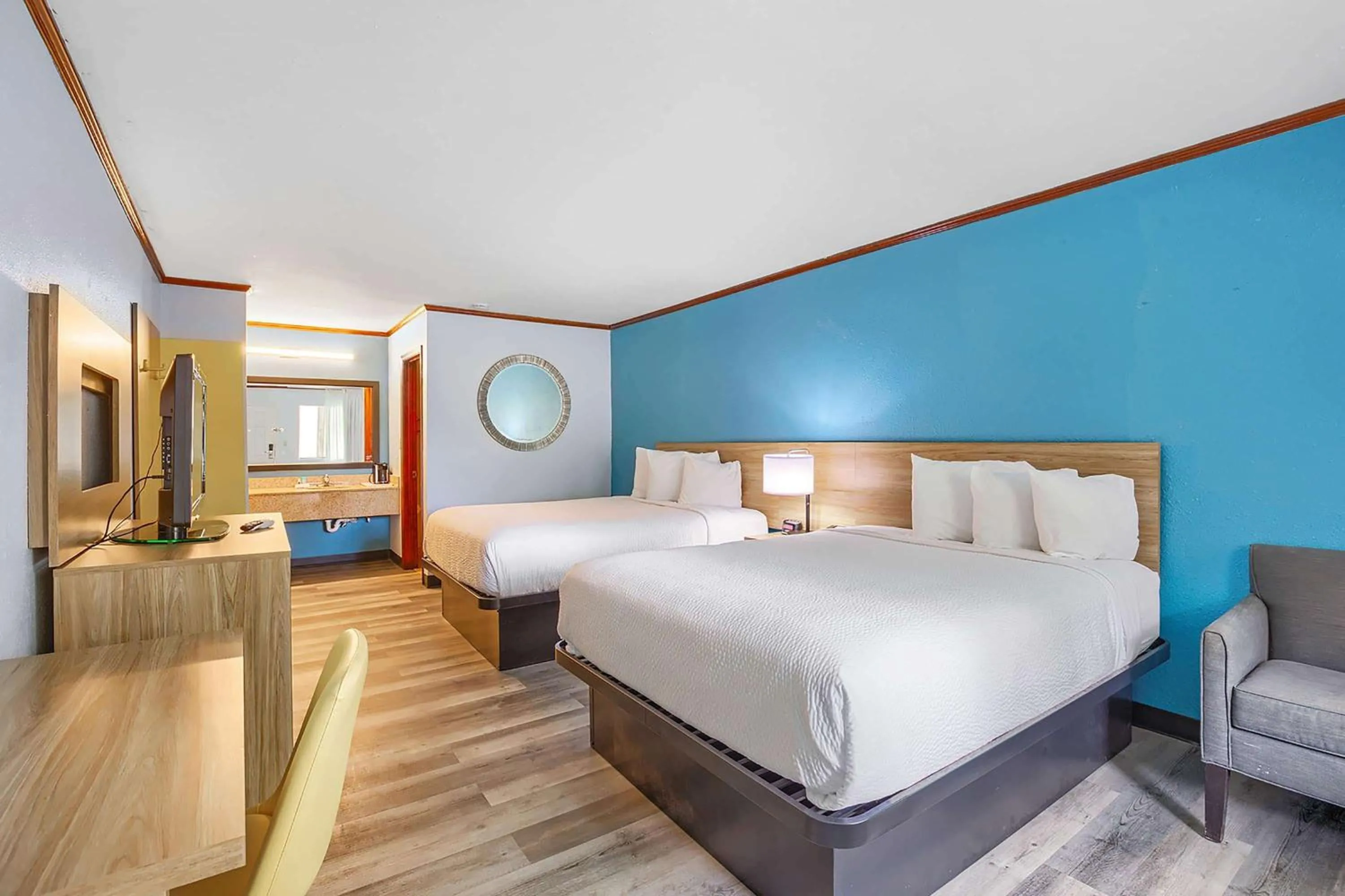 Bedroom, Bed in Days Inn by Wyndham Foley