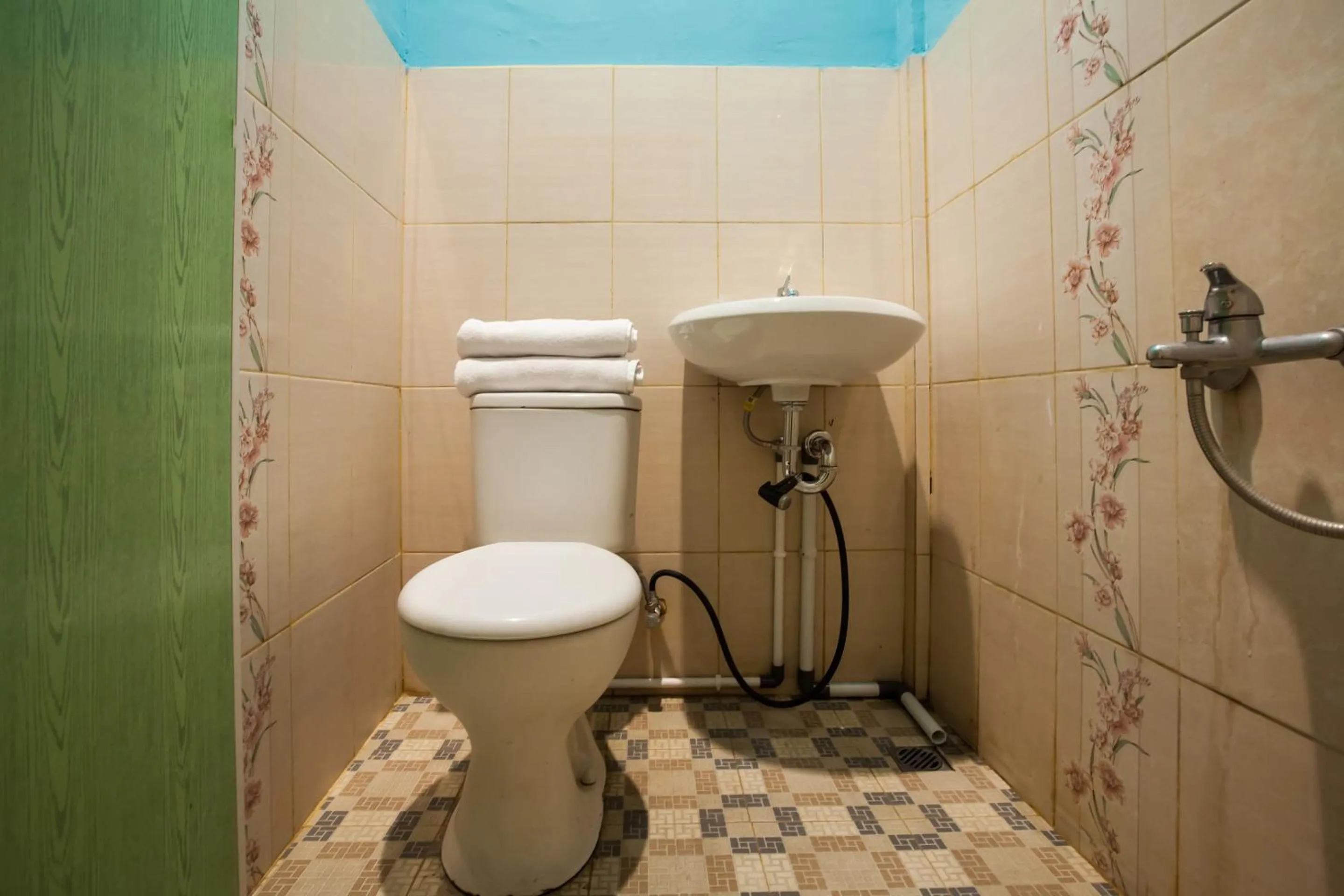 Bathroom in Hotel O Bunga Raya Residence