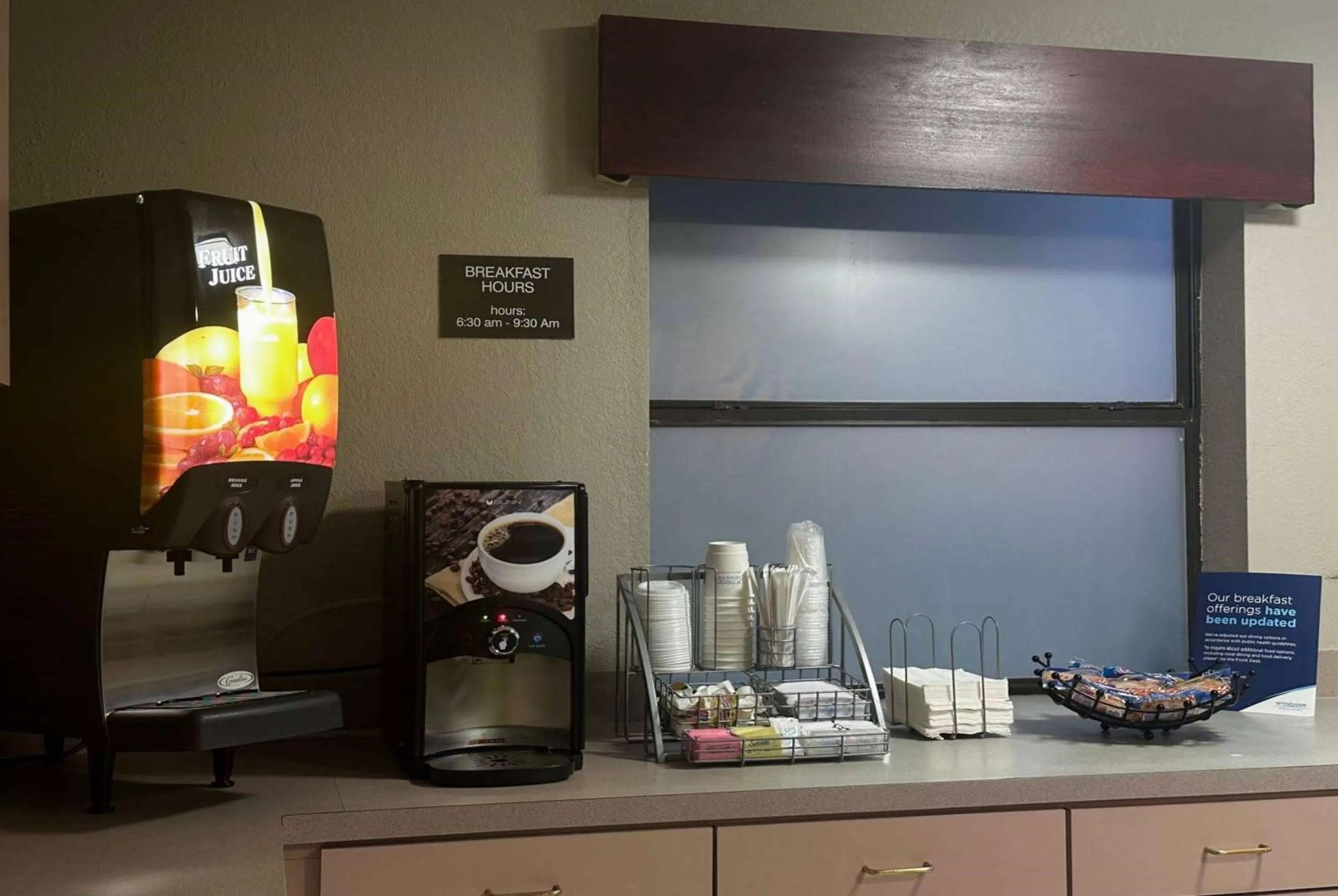 Breakfast in Super 8 by Wyndham Monroe