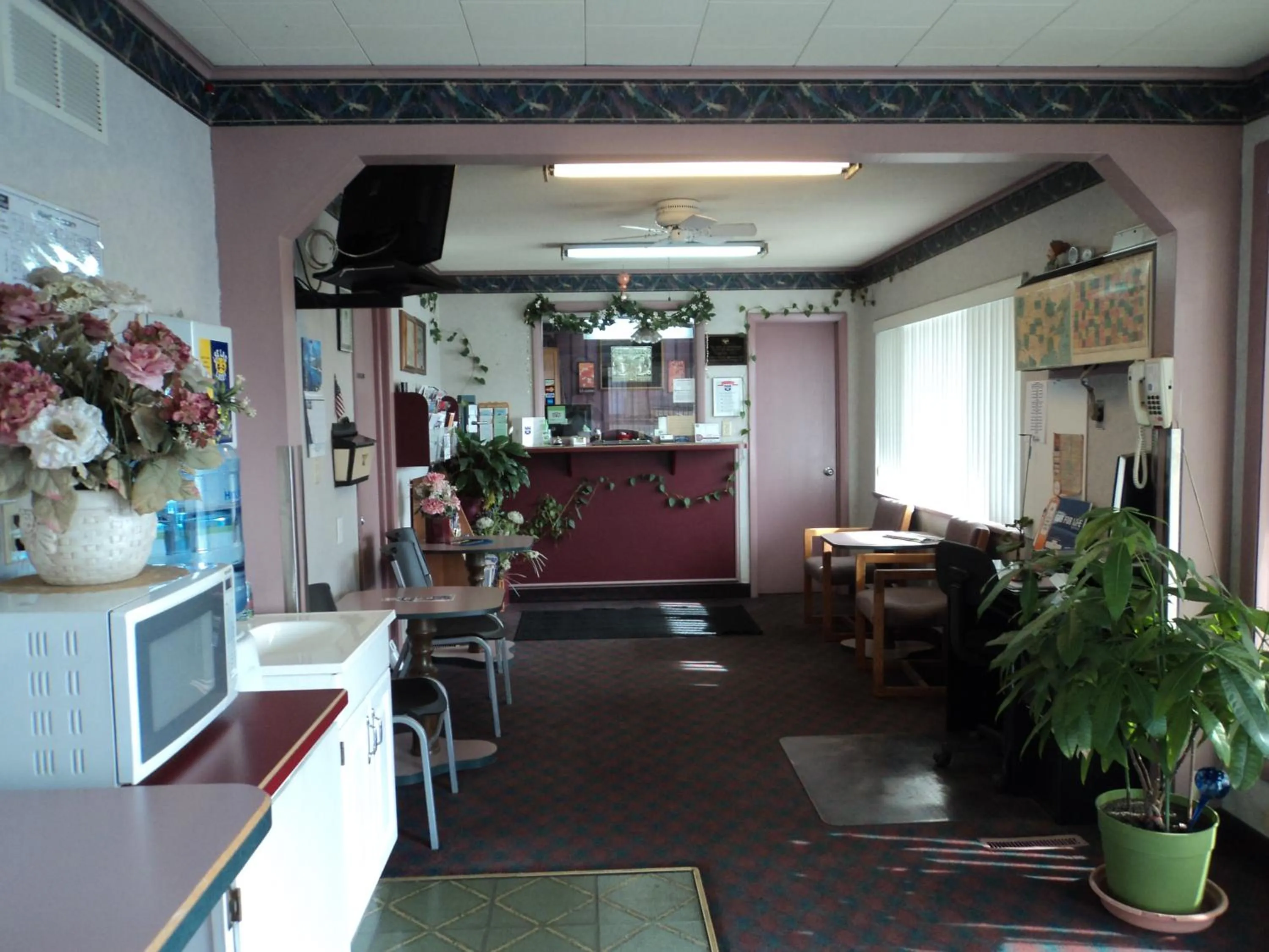 Lobby or reception in Knights Inn Ottawa