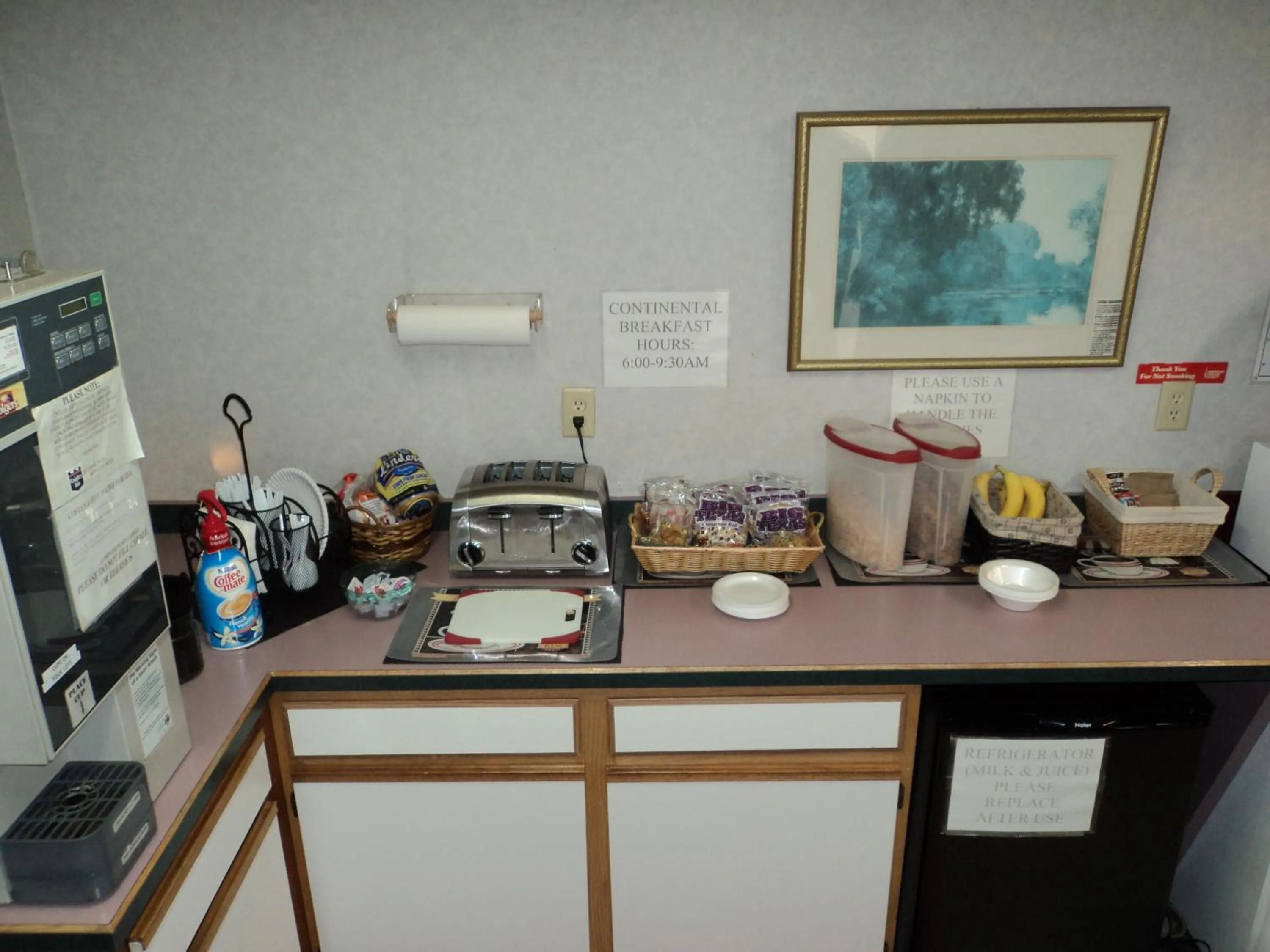 Lobby or reception in Knights Inn Ottawa