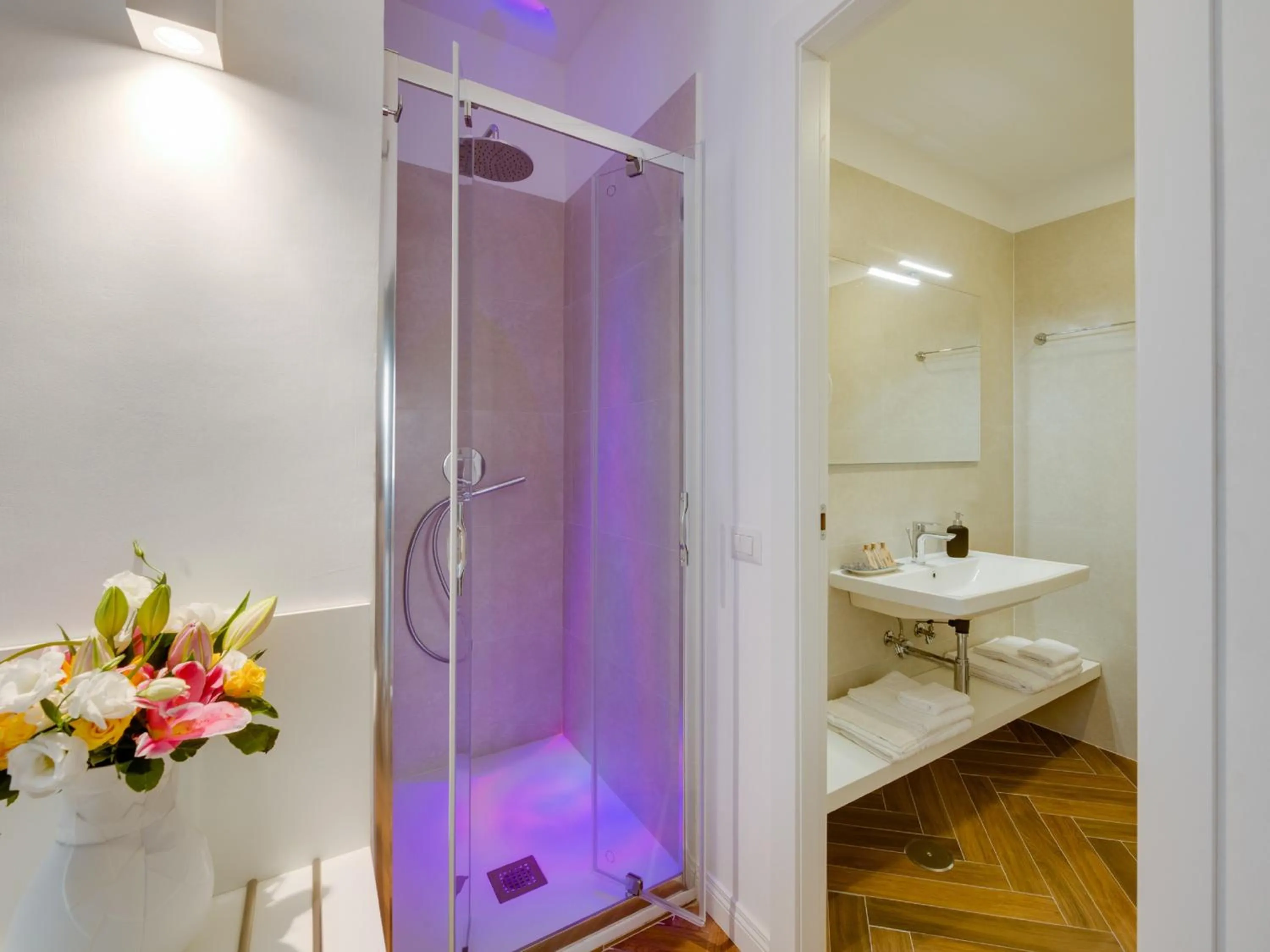 Shower in The Right Place - Guest House