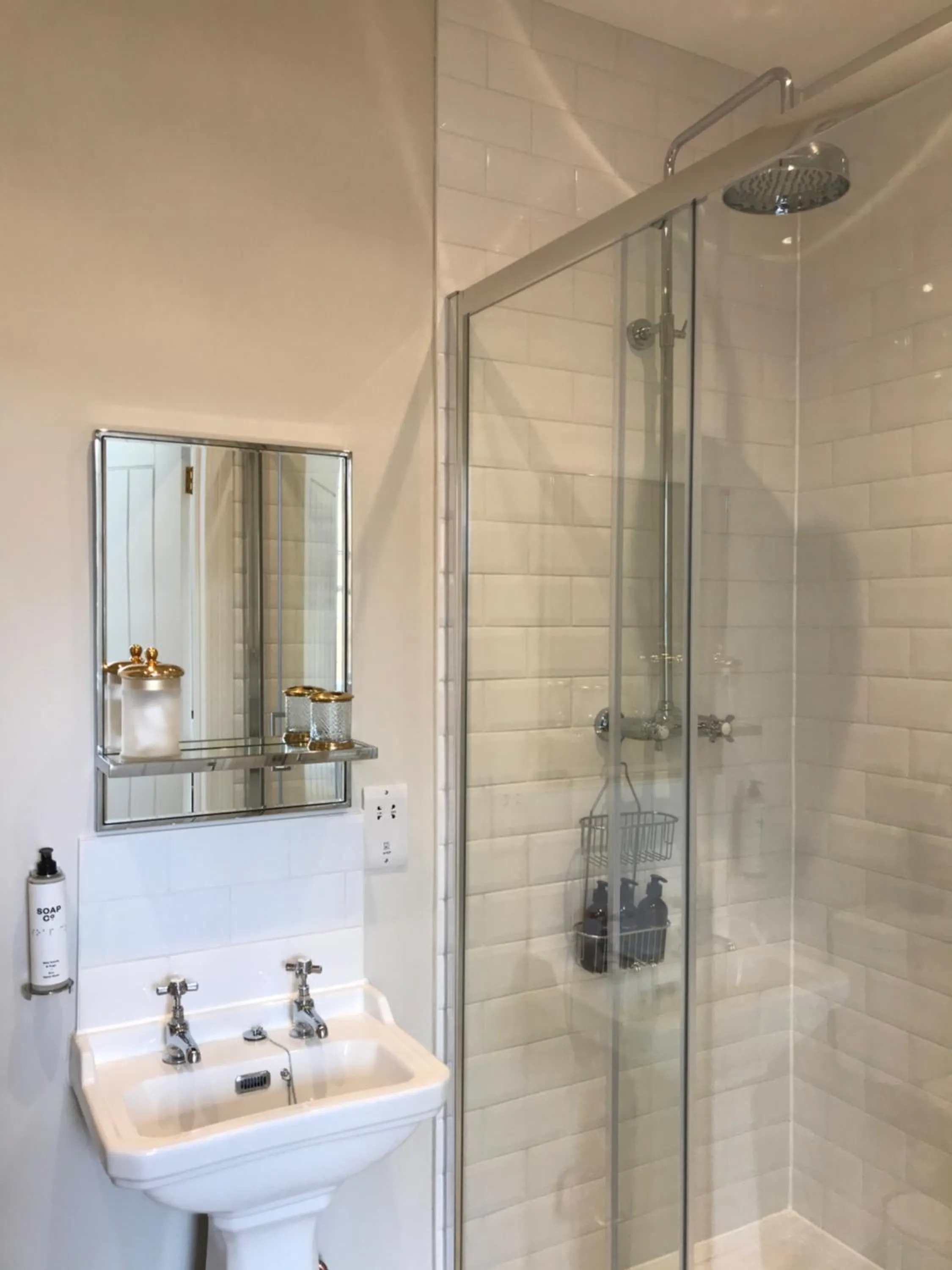 Shower in The Cross Keys Sherborne