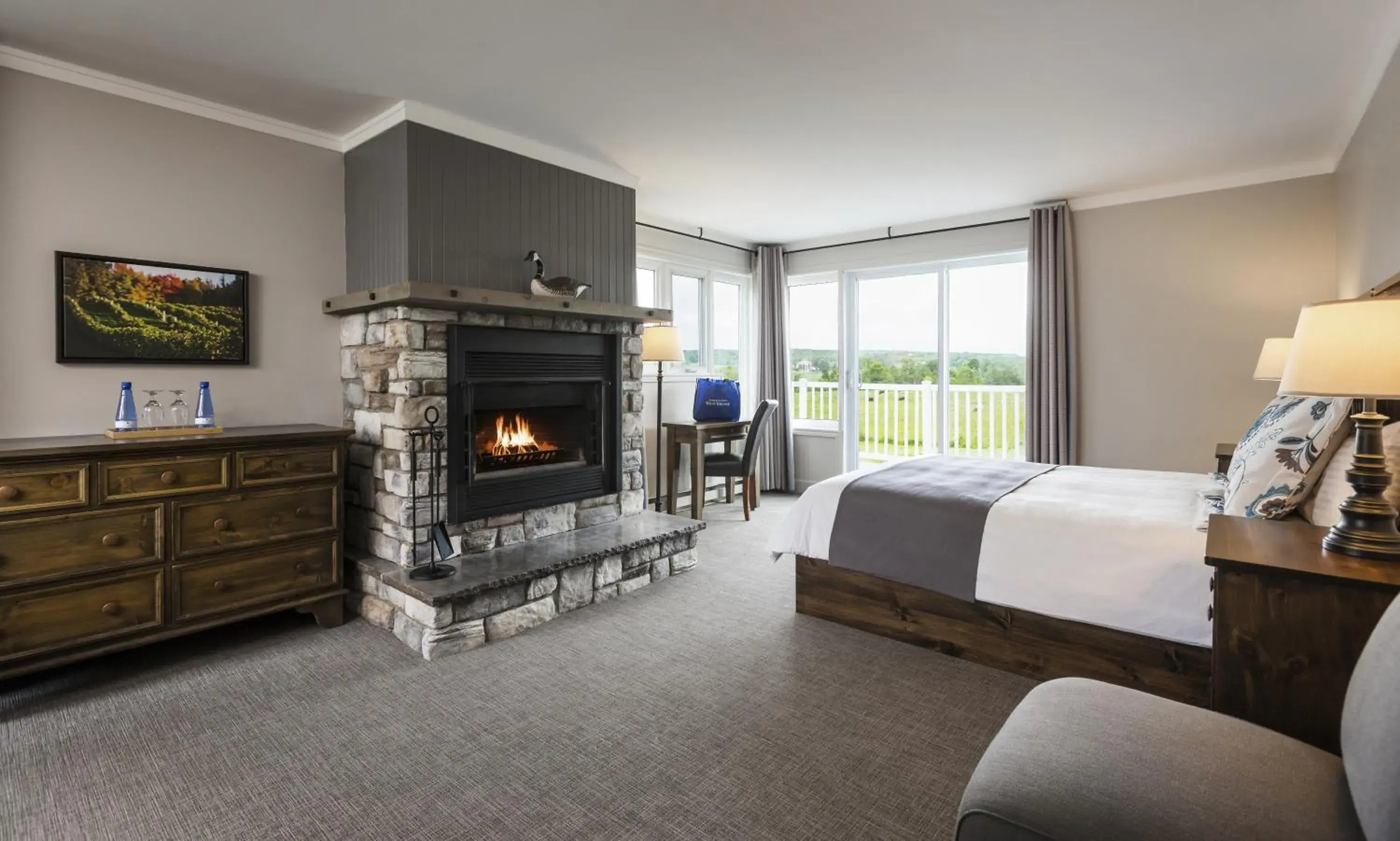 Deluxe Queen Room in Auberge West Brome Deluxe Queen Room in Auberge West Brome