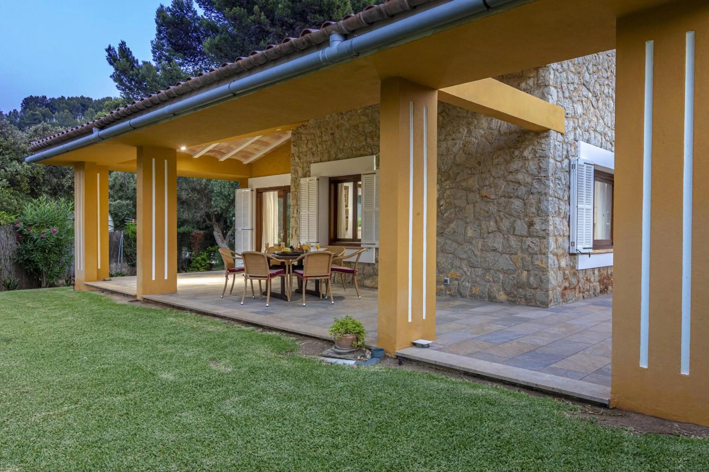 Property building in Villa Formosa