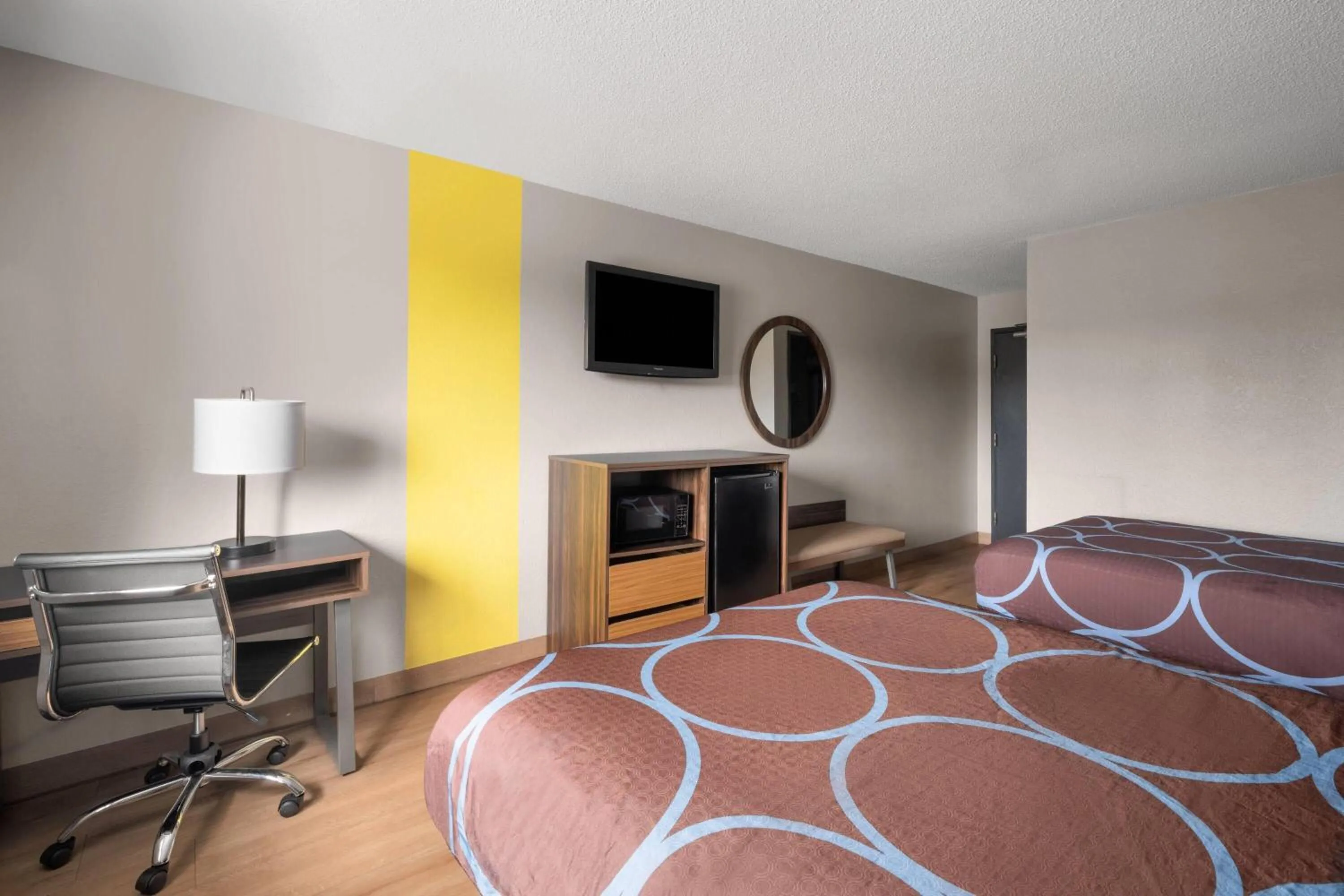 Photo of the whole room, Bed in Super 8 by Wyndham Farmville